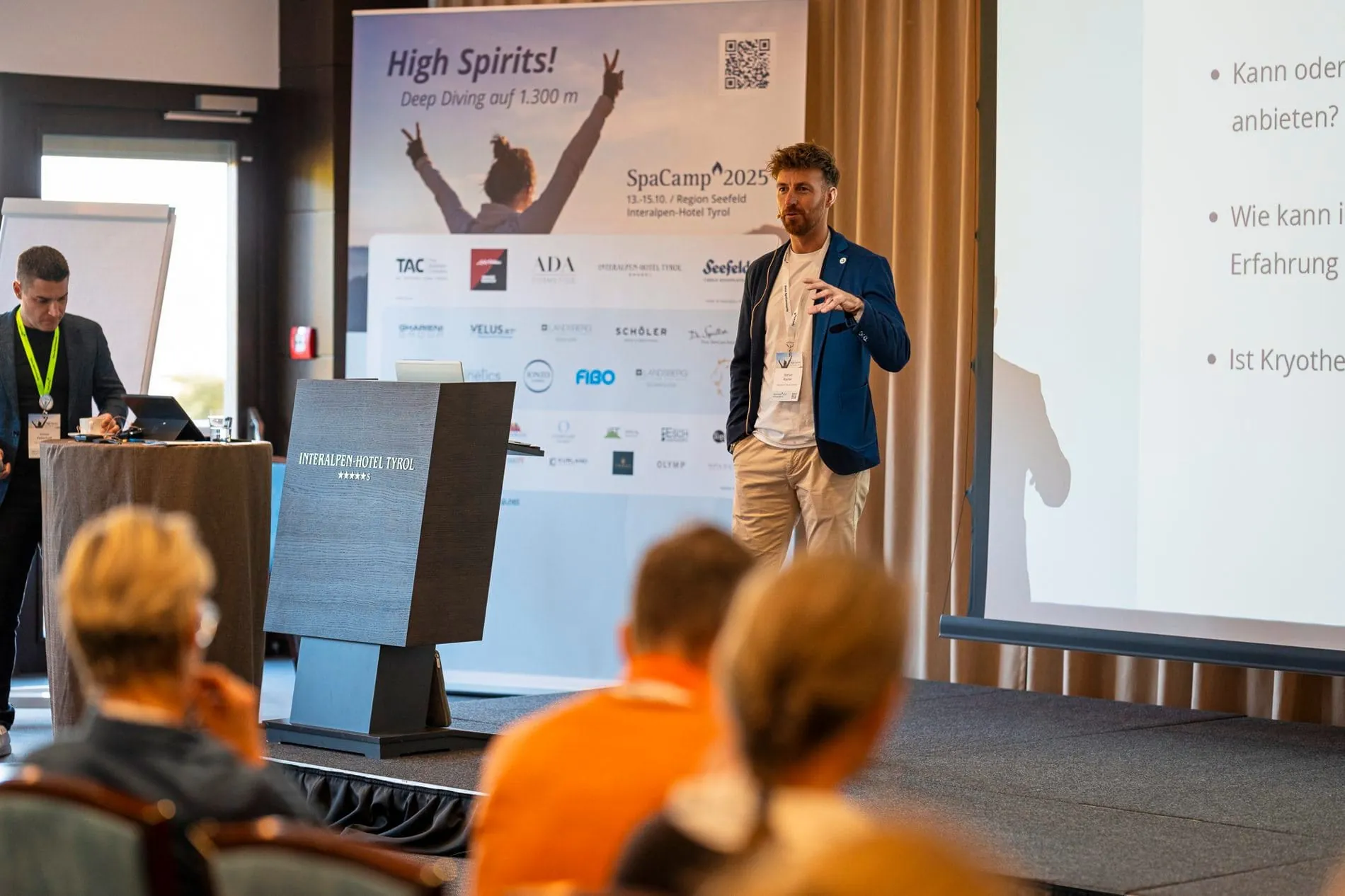 Impressionen vom SpaCamp 2025: Stefan Rainer von Starpool Deutschland hinterfragte, ob Kryotherapie schon Longevity ist.