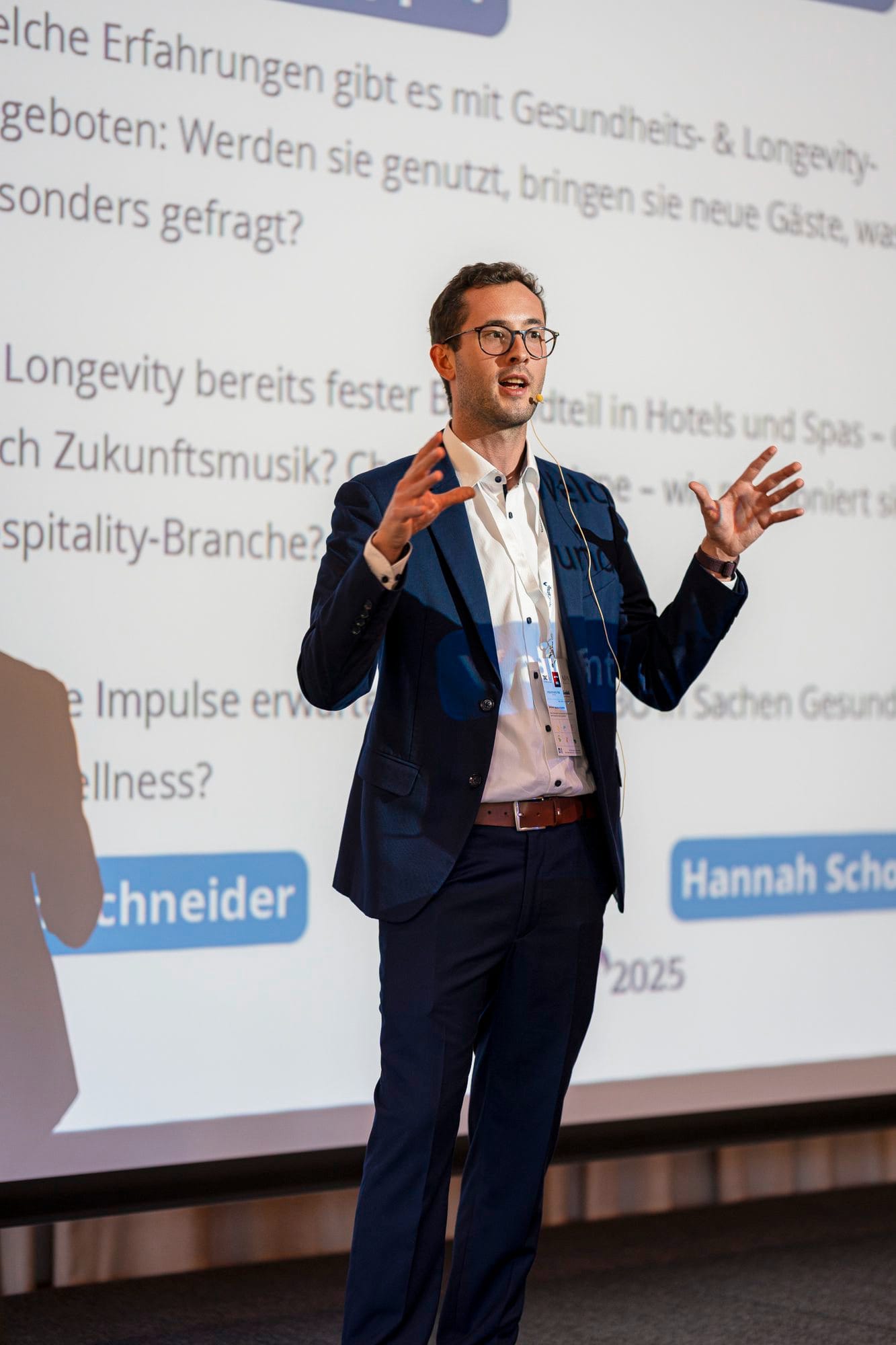 Impressionen vom SpaCamp 2025: Valentin Schneider von der Fibo hinterfragte, welche Erfahrungen Hotels mit Gesundheits- & Longevity-Angeboten gemacht haben.