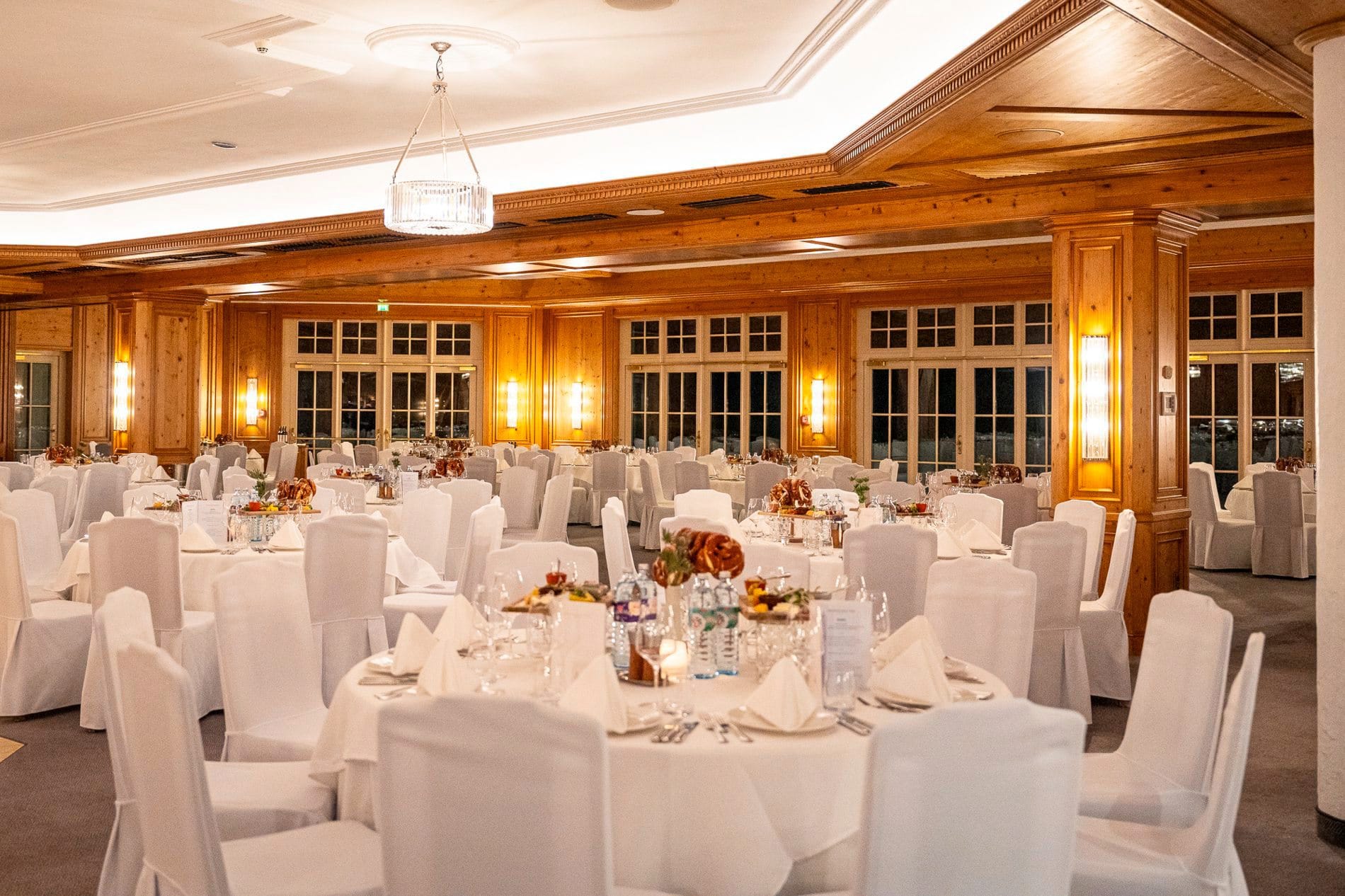 Impressionen vom SpaCamp 2025: Abendliches Dinner mit typischen Tiroler Gerichten.