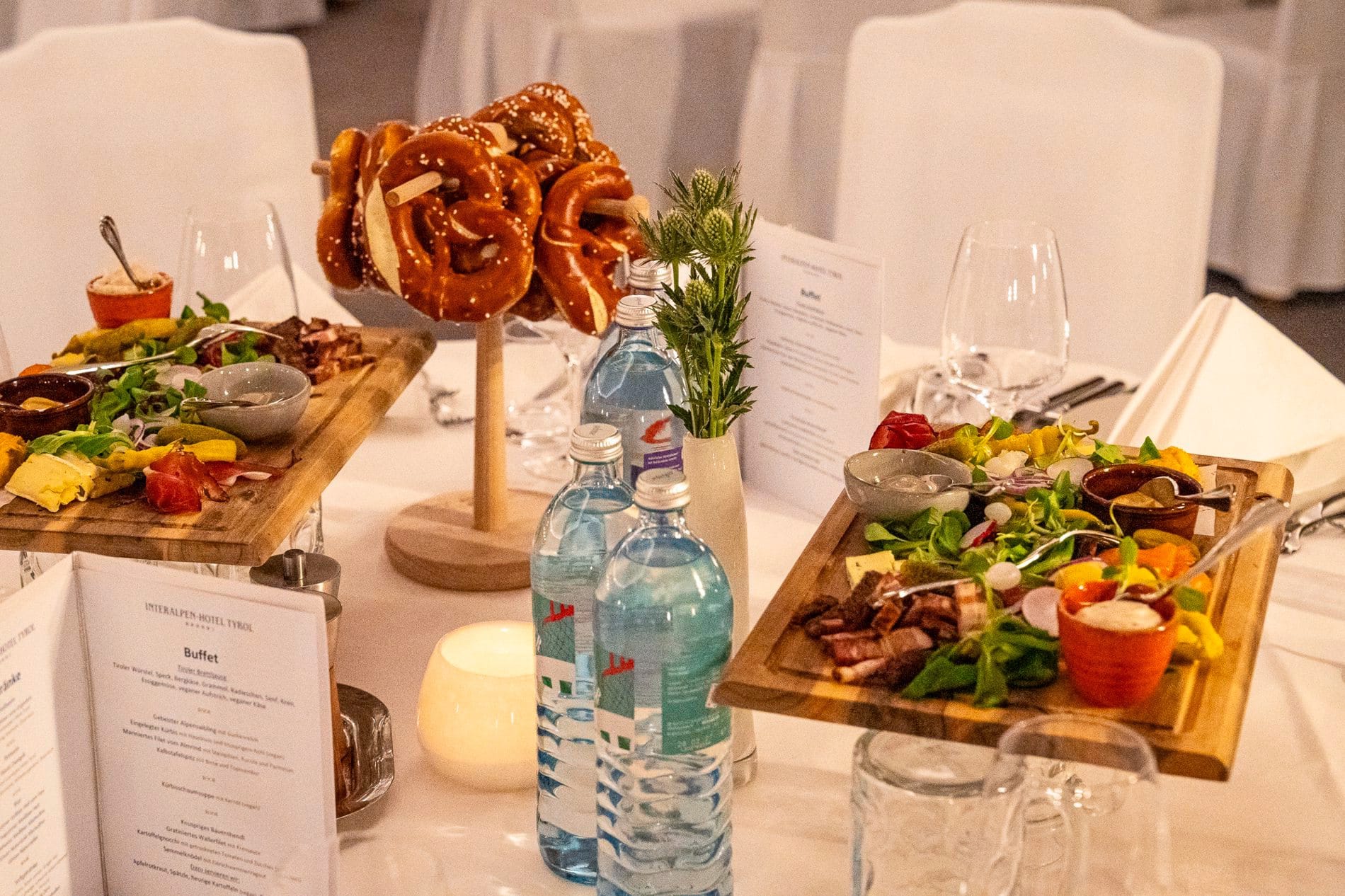 Impressionen vom SpaCamp 2025: Abendliches Dinner mit typischen Tiroler Gerichten.