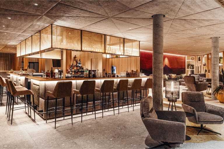 Die Bar Novum im Alpenstern Dam&uuml;ls gilt als Treffpunkt f&uuml;r Genie&szlig;er und Kreative der Barszene. Hier mixen Oliver Polster und sein Team &ndash; und hier findet jedes Jahr das Genussfestival Summit Savoury statt.