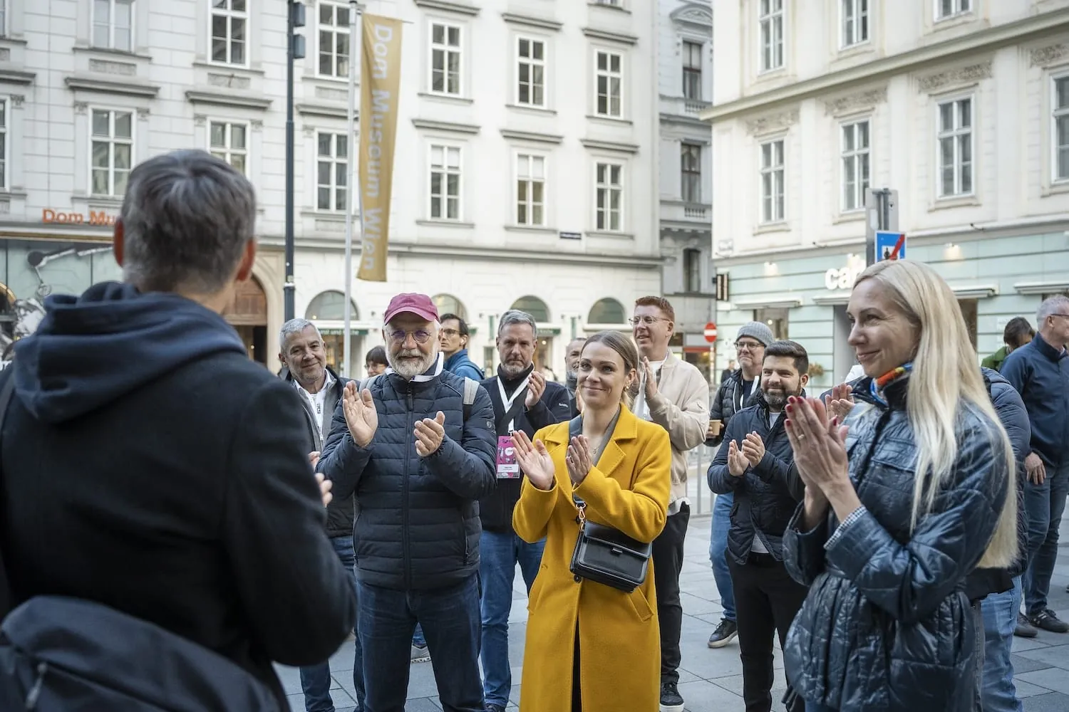 FCSI Convention Wien 2025: FCSI-Mitglieder beim kulinarischen Stadtrundgang unter dem Motto "Pfiff & Bröselfetzen".