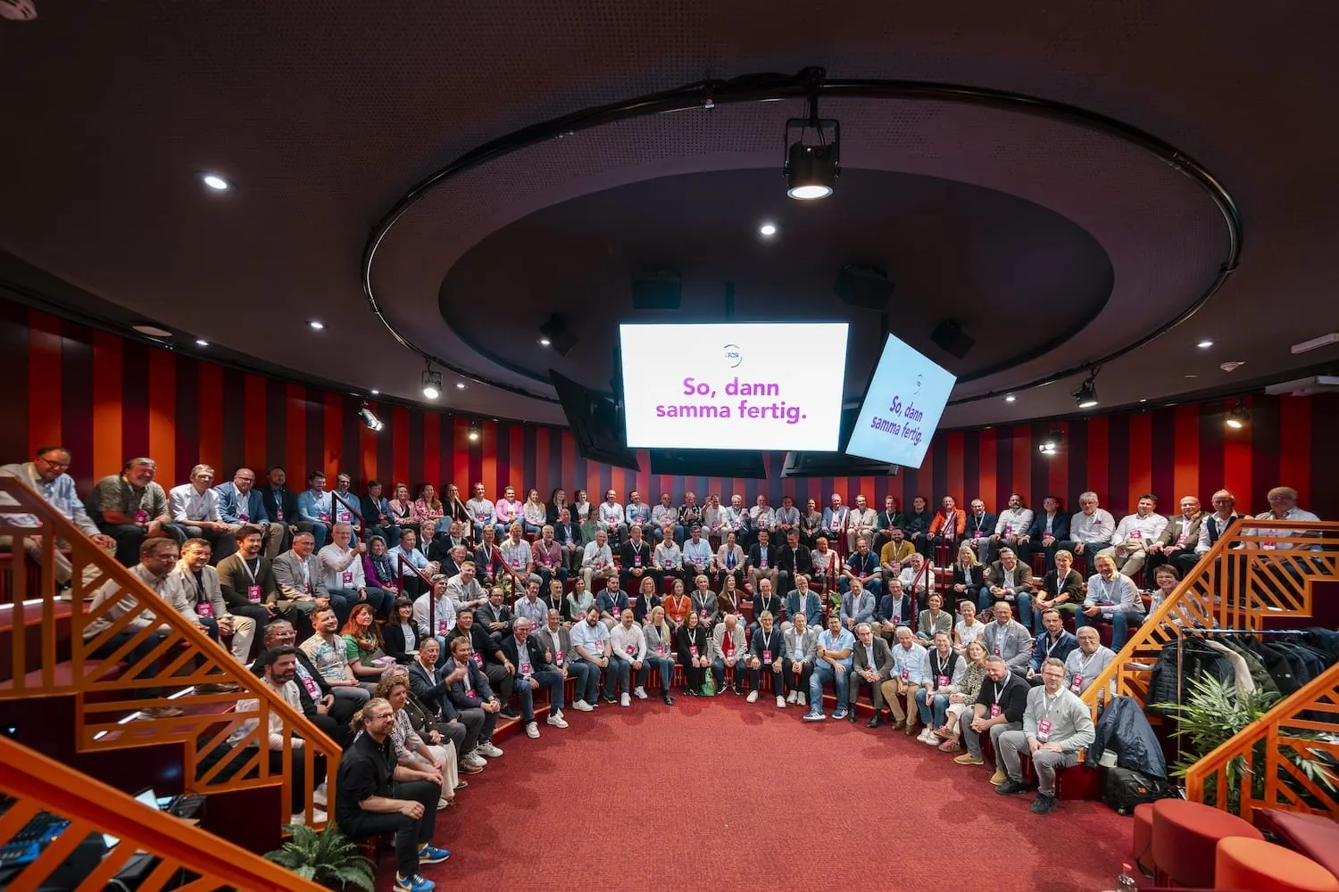 FCSI Convention Wien 2025: Gruppenbild mit Mitgliedern und Partnern des Verbands.