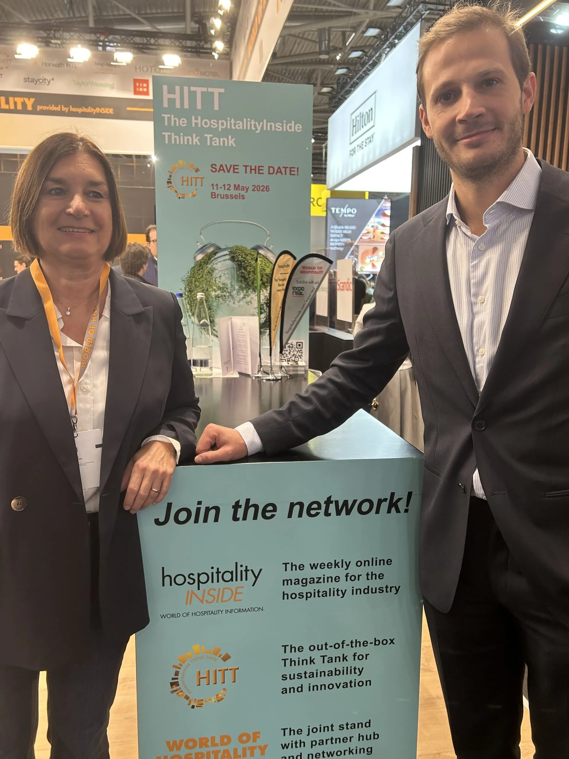 Branchentreffen auf der Expo-Real: Tophotel-Autorin Susanne Stauß im Austausch mit Adrian Lindner, seit Oktober CEO der Lindner Hotels.