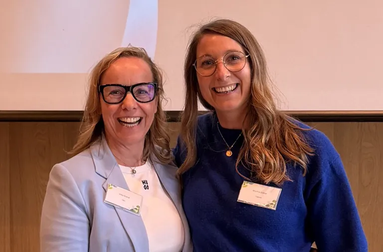 F&uuml;r Tophotel beim Fibo-Pop-up im Alpenresort Schwarz dabei: Redakteurin Martina Zollner (rechts) mit Gastgeberin Anke Brendt.