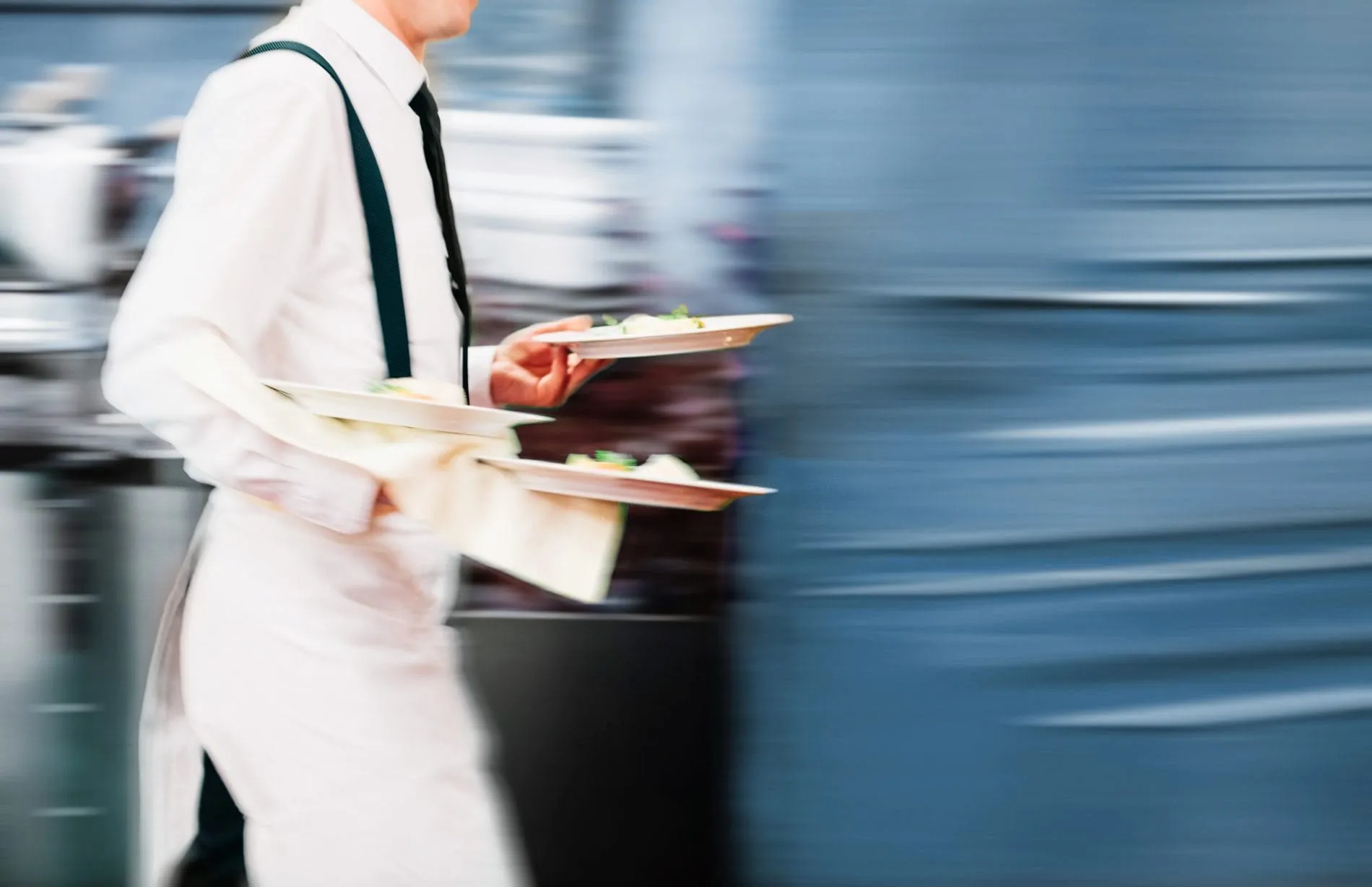 Derzeit liegt die Mehrwertsteuer auf Speisen in der Gastronomie bei 19 Prozent - kommendes Jahr soll sie auf sieben Prozent sinken.