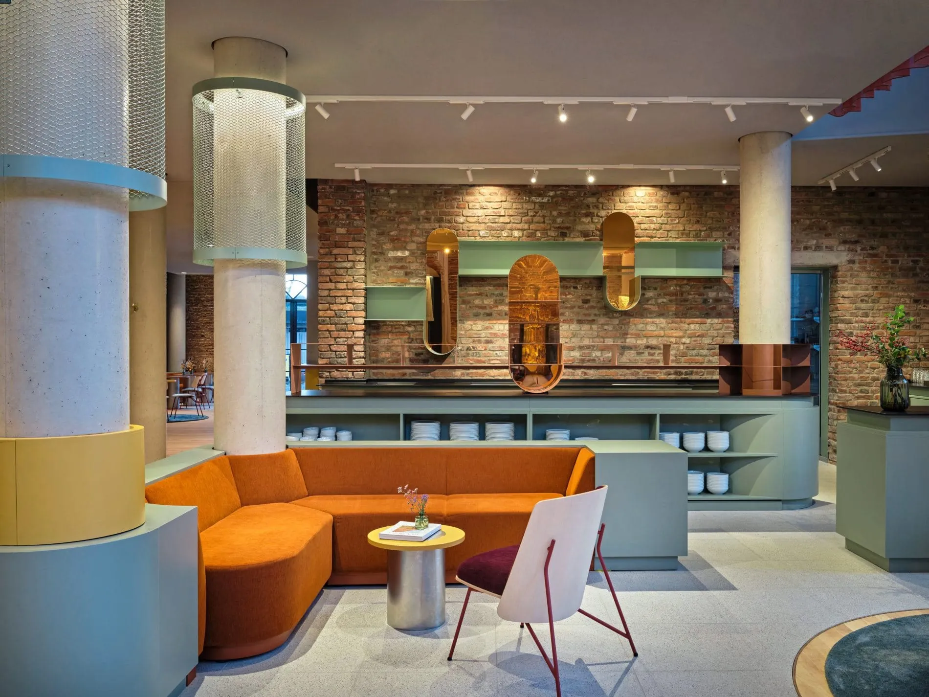 In den öffentlichen Bereichen wurden Betonstützen wirkungsvoll in Szene gesetzt.