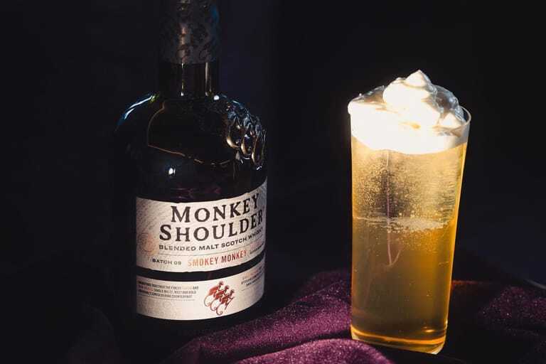 &bdquo;Dizzy Clubsandwich&ldquo;: Schottischer Charakter trifft feine Leichtigkeit &ndash; Oliver Polsters Cocktail mit Whiskey und Ingwer-Senf-Espuma ist eine Hommage an modernes Barhandwerk.