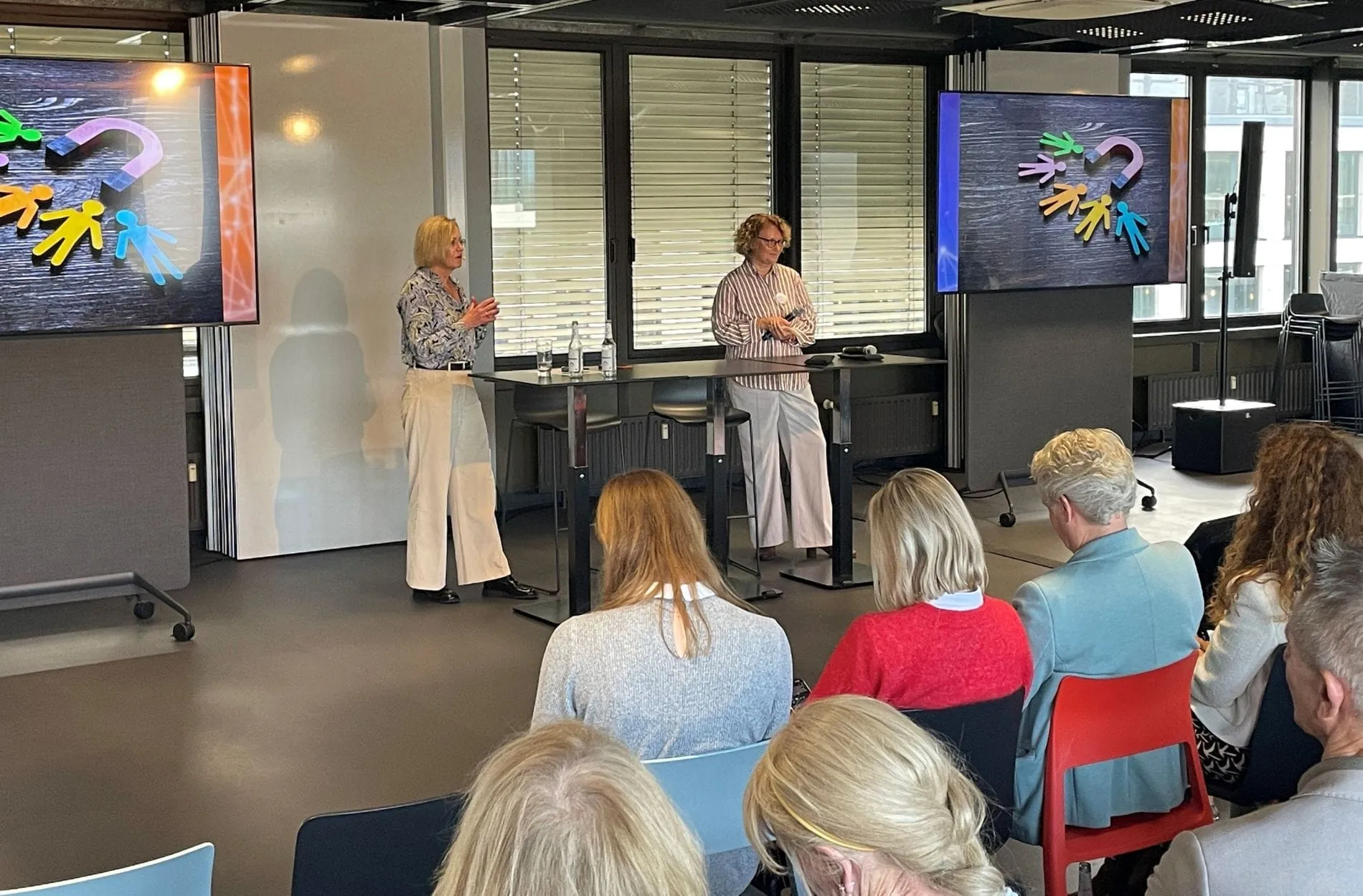 Die Veranstalterinnen des Formats "Redebedarf": Carolin Brauer (links) und Angela Friedrichs-Özdemir von QR Quality Reservations.