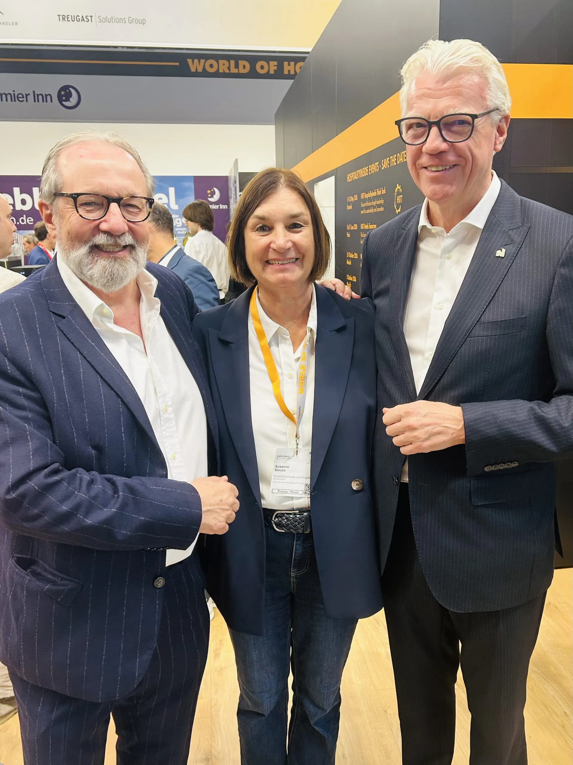 Branchentreffen auf der Expo Real: (von links) Stefan Gerhard, Solutions Holding, Tophotel-Autorin Susanne Stauß und Thomas Willms, Aufsichtsrat Novum Hotels.