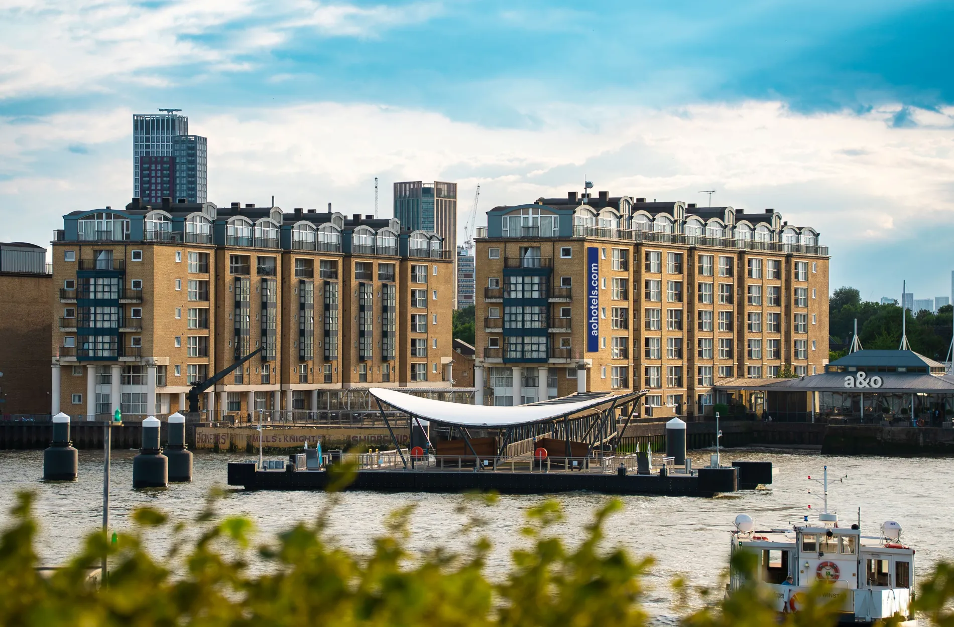 Nach Umbau und Modernsierung sind 500 Zimmer und rund 2.100 Betten vorgesehen. a&o investert rund 25 Millionen Euro in die Maßnahmen, die Anfang 2026 starten.