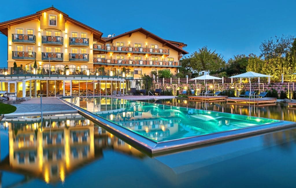 Das Stemp ist ein Wellnessresort mit hohem Energiebedarf, der durch nachwachsende Rohstoffe gedeckt wird.