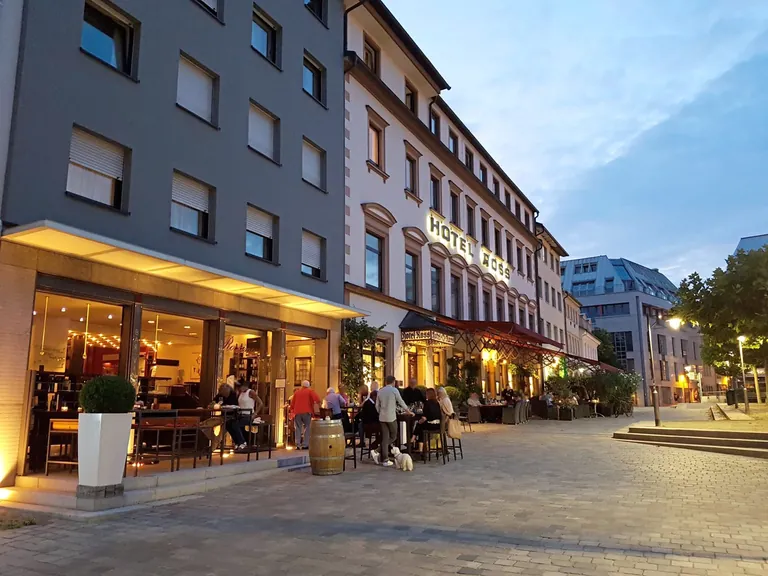 Bei dem im 19. Jahrhundert errichteten Hotel Ross in Schweinfurt war die Integration der Technik in das Gebäude die größte Herausforderung.