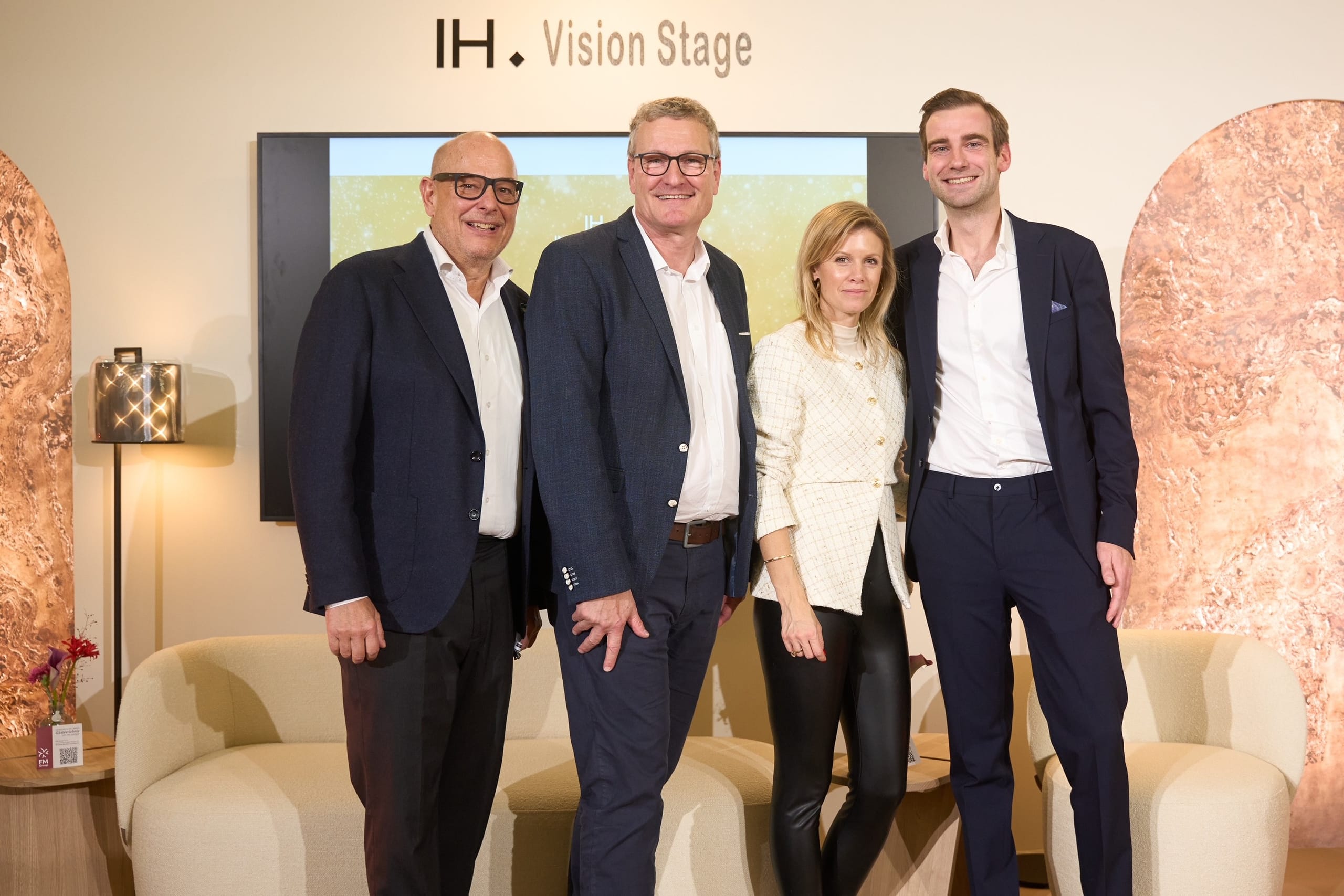 IHM Ambassadors Christoph Härle und Christian Buer sowie Isabell Fuß mit Messechef Moritz Schleich auf der IHM 2025.