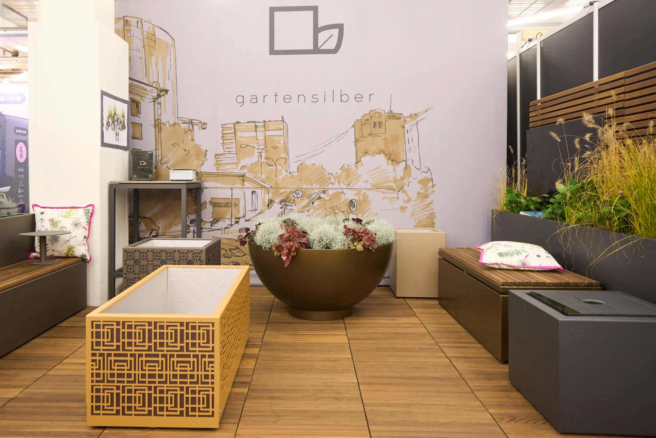 Individuell gestaltbare Pflanzengefäße, Sichtschutz und Aufbewahrungslösungen von "gartensilber" bringen Eleganz auf Terrassen und Dachgärten.