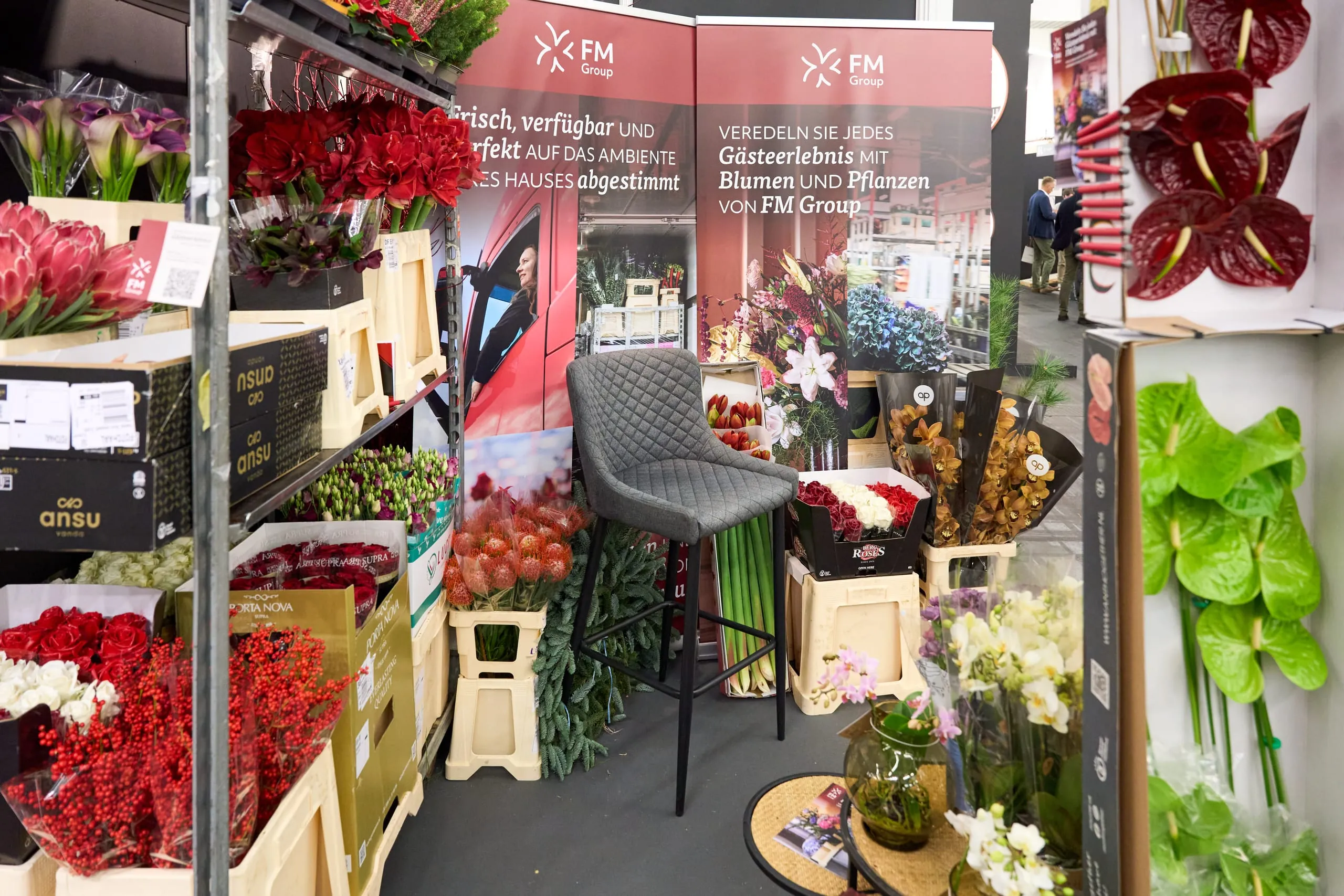 Die FM Group zeigt, wie Blumen jeden Hotelbereich aufwerten – von der Rezeption über die Zimmer bis zum Restaurant, abgestimmt auf Haltbarkeit, Design und Nachhaltigkeit.