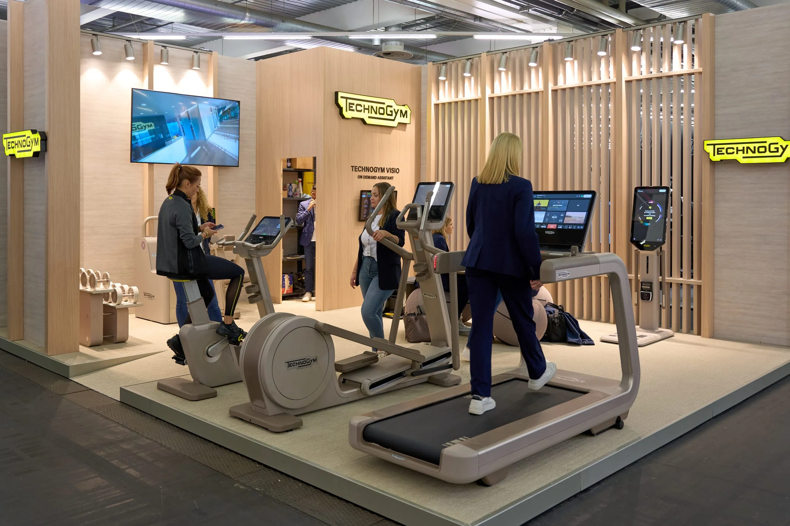 "TechnoGym" präsentiert smarte Wellnesslösungen für Hotels – vom Zimmer bis zum Fitnessstudio – die Gästen ein luxuriöses, sinnliches Erlebnis bieten.