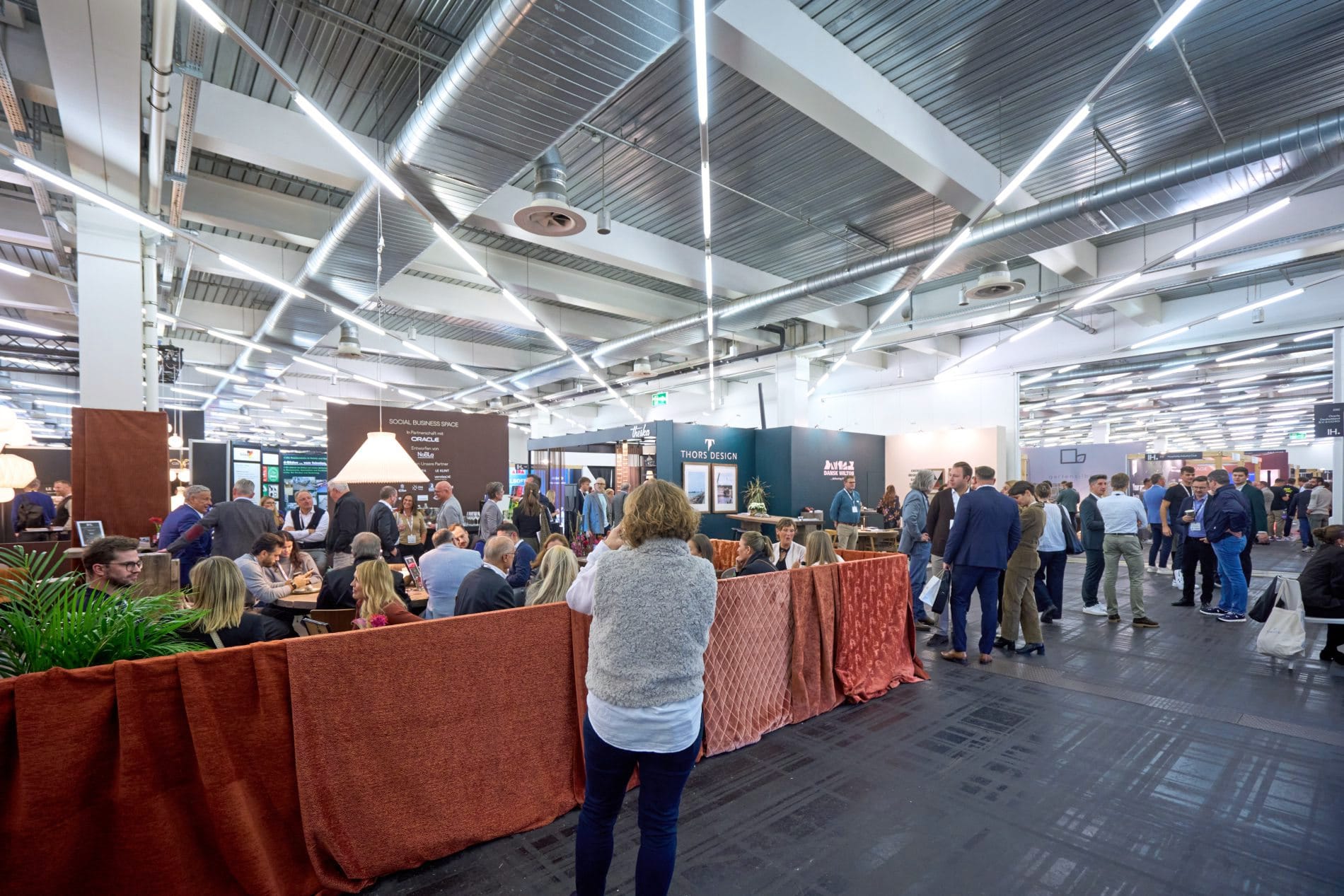 Impressionen von der Independent Hotel Show Munich 2025: 150 Aussteller aus ganz Europa informierten die rund 2.000 Fachbesucher zwei Tage lang über ihre Produkte und Dienstleistungen.