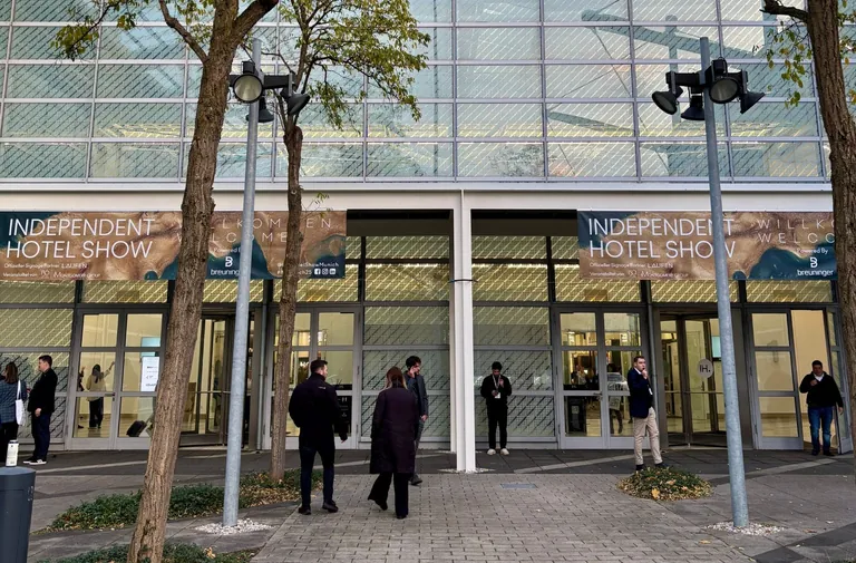 Plattform f&uuml;r unabh&auml;ngige Hoteliers, Designer und Hospitality-Experten: Zwei Tage lang bot die Independent Hotel Show Munich im MOC Event Center der Messe M&uuml;nchen Inspiration, Networking und praxisnahe L&ouml;sungen.