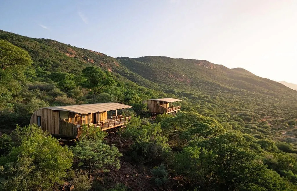 Inmitten eines uralten Baobab-Waldes im Vhembe-Biosphärenreservat, das zum Uneso-Weltnaturerbe gehört, liegen die sechs Suiten des Relais & Châteaux Few & Far Luvhondo