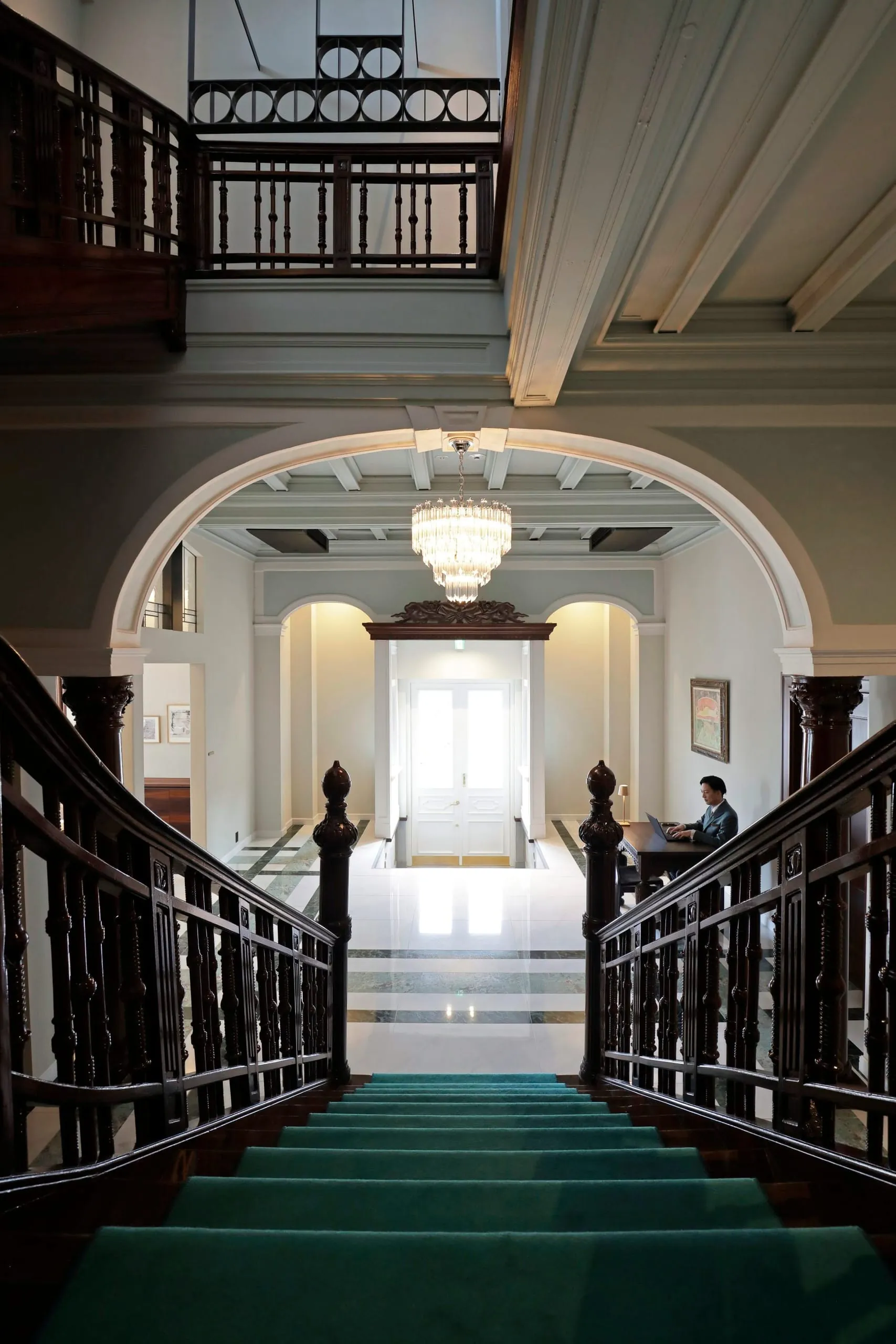 Errichtet im Jahr 1908 im Wohnviertel von Hakodate auf der Insel Hokkaido, wurde das neu eröffnete Relais & Châteaux Hotel Biaclyn Hakodate vor Kurzem umfangreich renoviert.