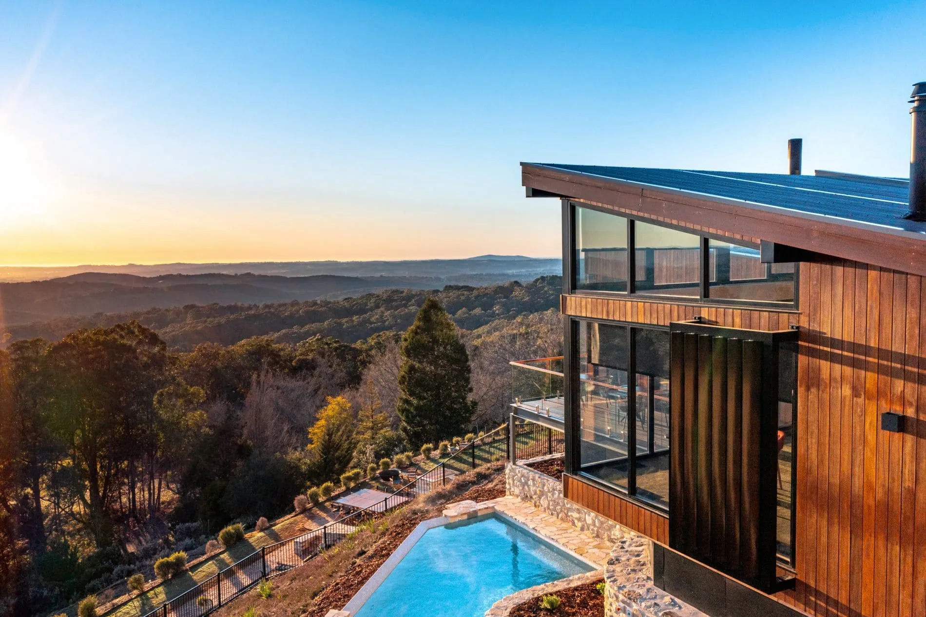 Die Suiten der Relais & Châteaux Sequoia Lodge verteilen sich auf einer Anhöhe über dem australischen Piccadilly Valley.