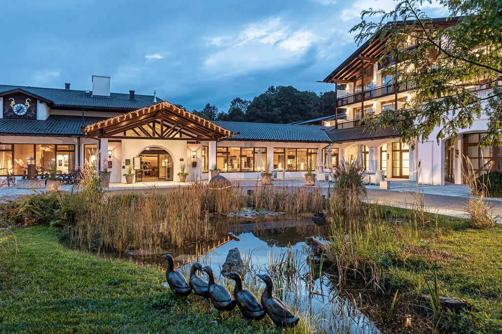 Das Fünfsterneresort Alpenhof Murnau liegt im Herzen des Blauen Lands und zählt zu den führenden Betrieben in der Region.