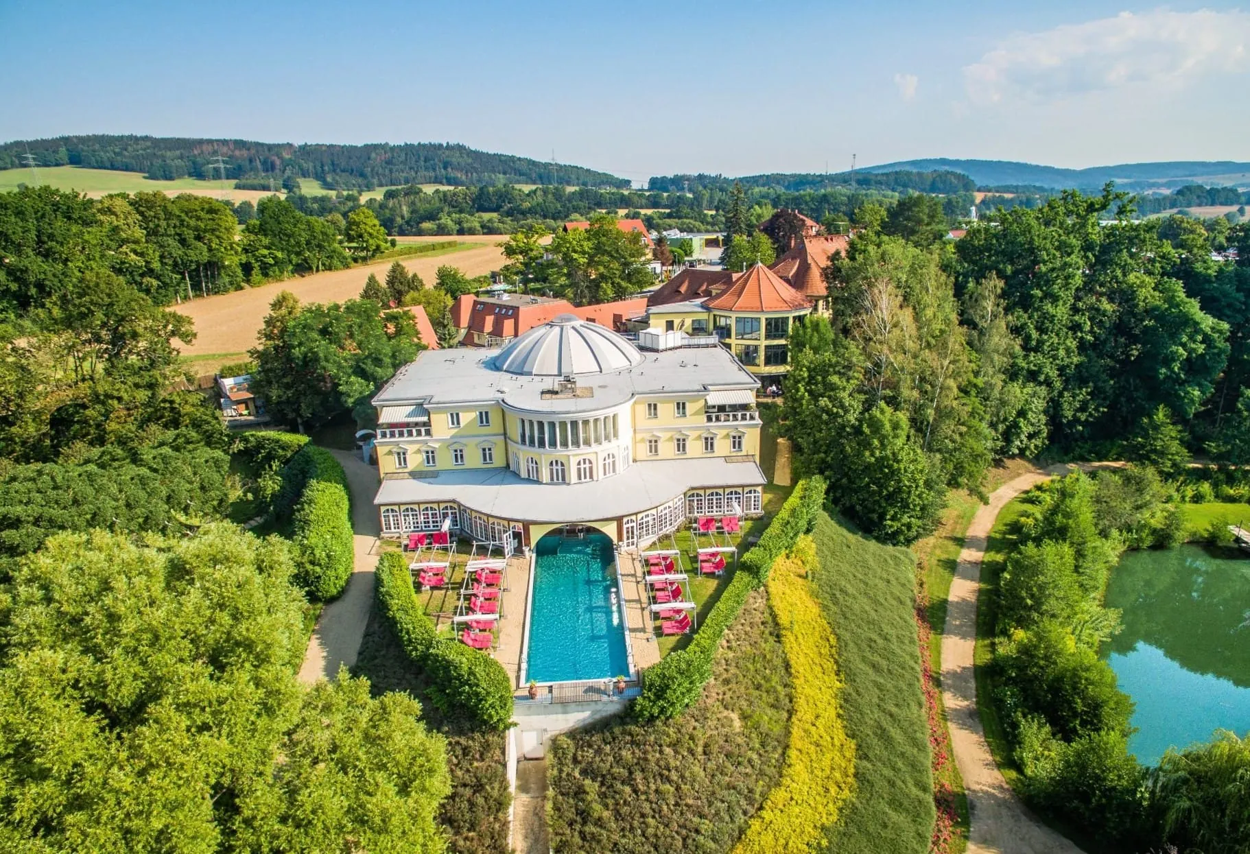 Jugendstil-Kleinod: Eingebettet in die Oberlausitzer Natur steht das Hotel Bei Schumann für Wellness und Gastronomie.