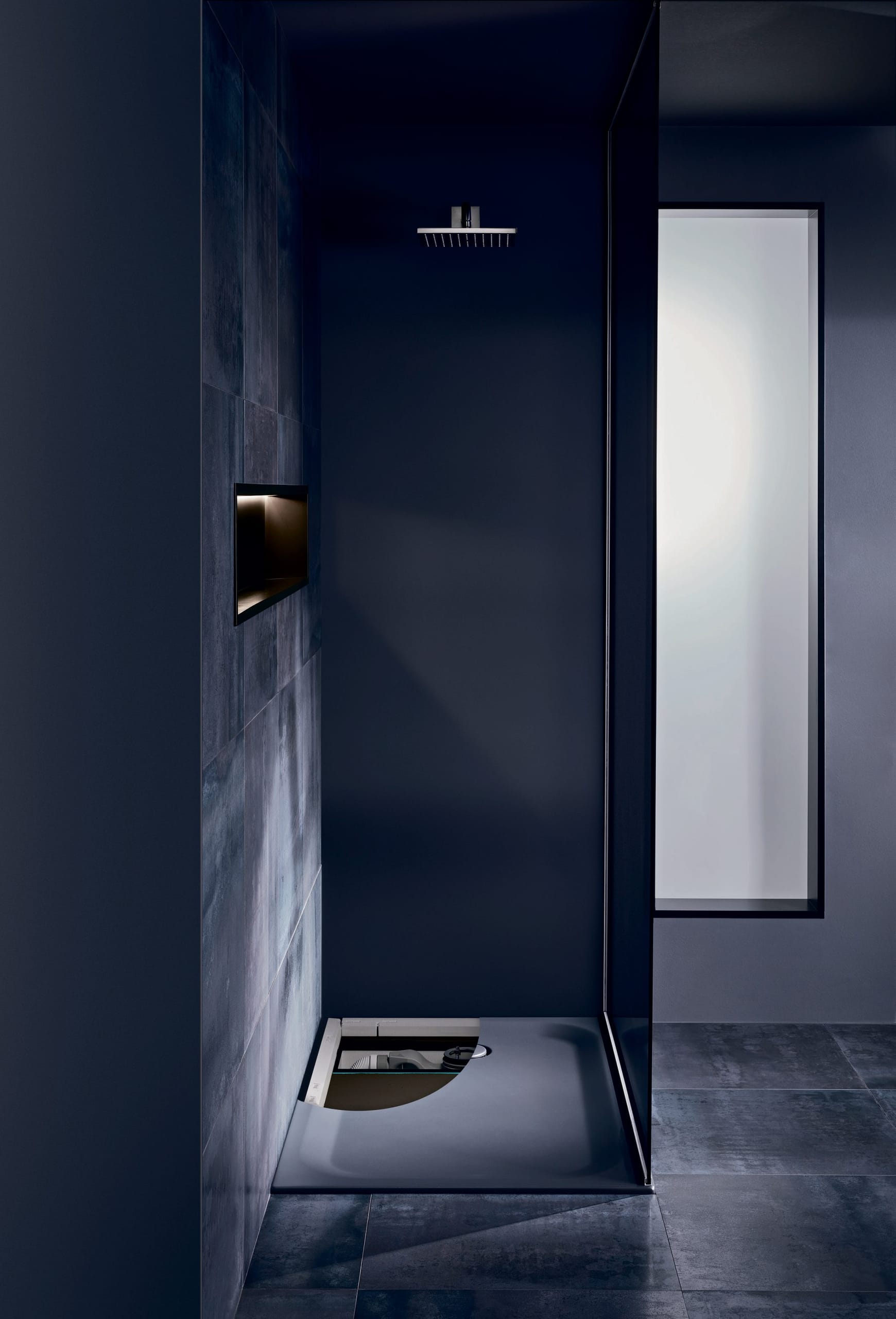 Minimum-Wannenträger von Bette entkoppeln die Duschwanne vom Untergrund.