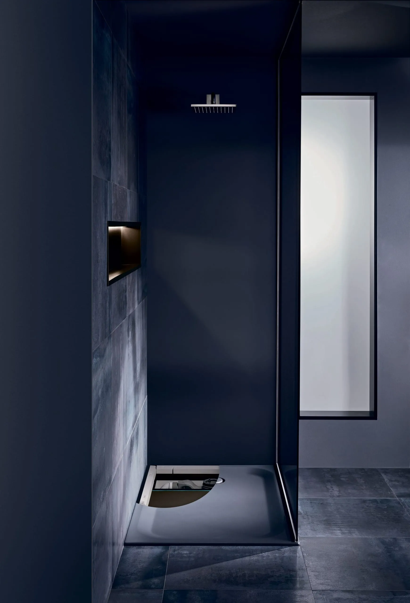 Minimum-Wannenträger von Bette entkoppeln die Duschwanne vom Untergrund.