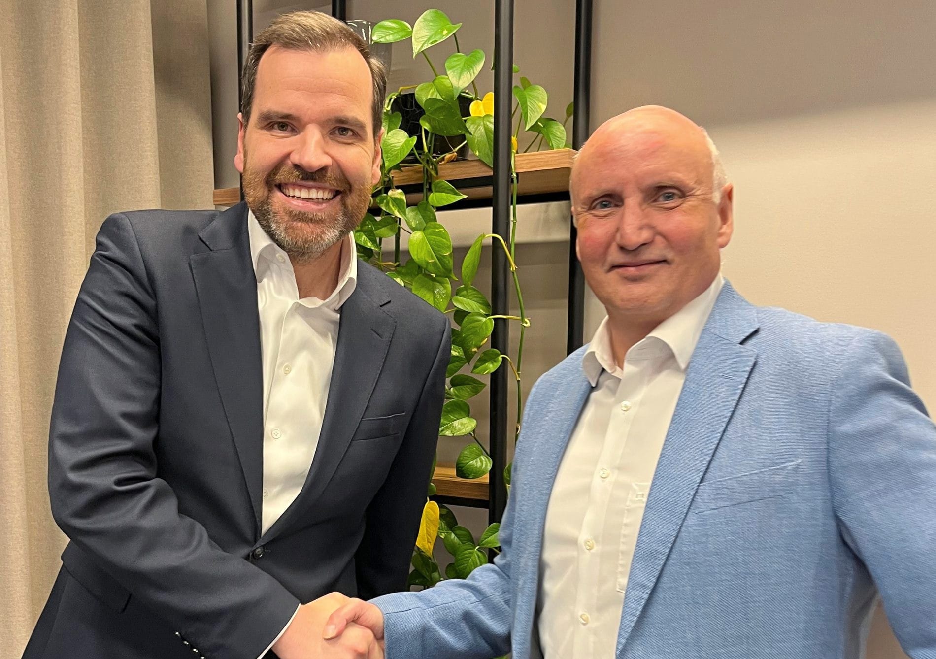 COO-Wechsel bei der The Chocolate on the Pillow Group: Jens Lehmann (rechts) übergibt an Arnulf Daxer.