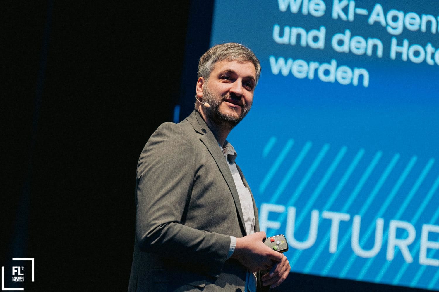 Green Sign Future Lab: Wie KI-Agenten die Hoteltechnik und den Hotelbetrieb verändern werden, verdeutlichte die Keynote von Daniel Zelling (Opensmjle).
