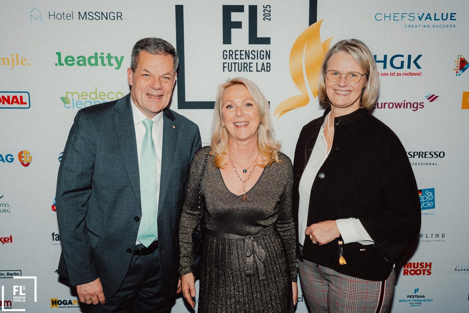 Gala-Abend Green Monarch Award: Markus Luthe (IHA), Suzann Heinemann (Green Sign) und Anja Karliczek (Deutscher Tourismusausschuss).