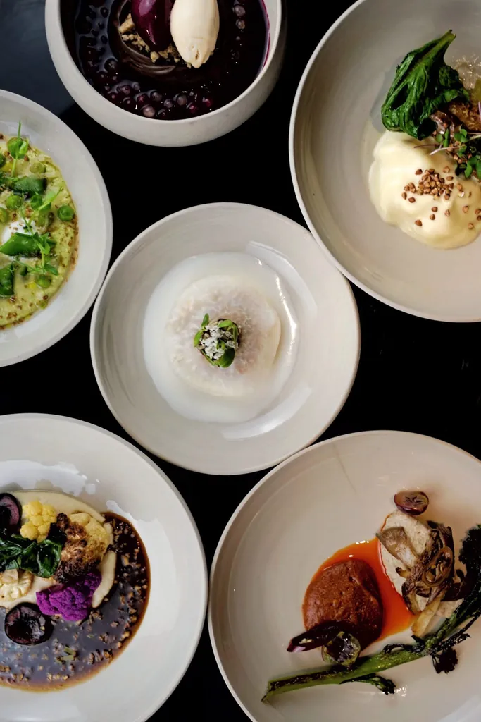 Veganes Restaurant Leuchtendroter Lyf East Hotel Frankfurt