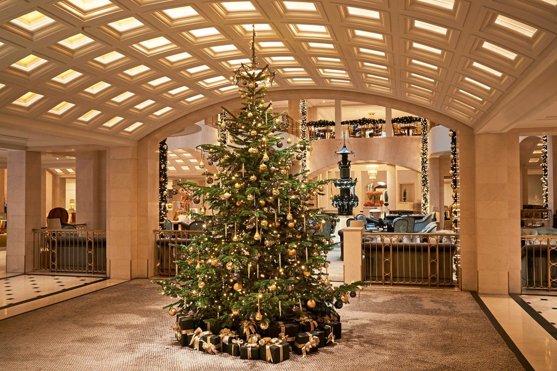 So dekorieren Hotels zur Weihnachtszeit