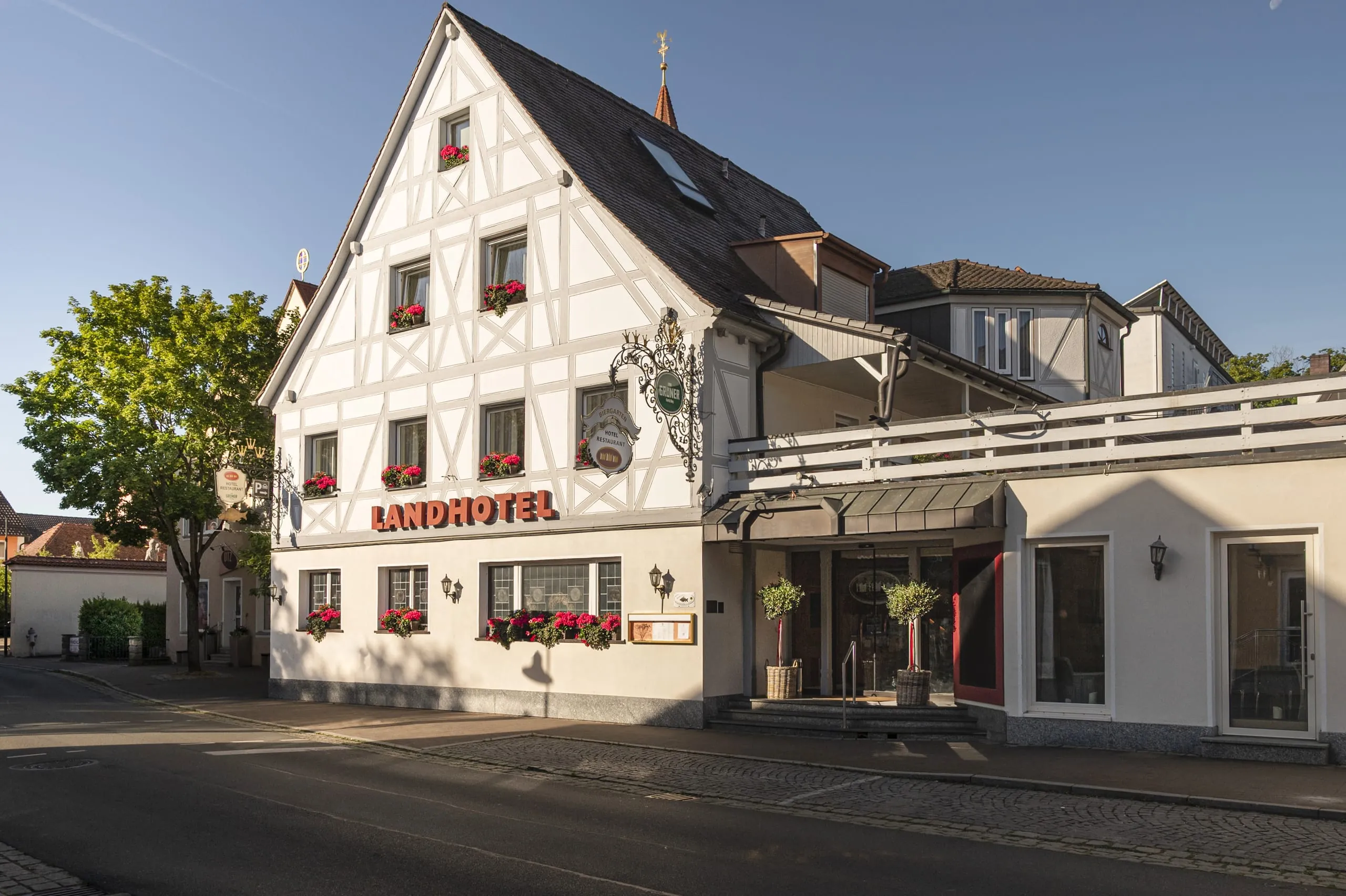 Das Romantik Landhotel 3Kronen in Adelsdorf blickt auf mehr als 300 Jahre Gastlichkeit zurück.