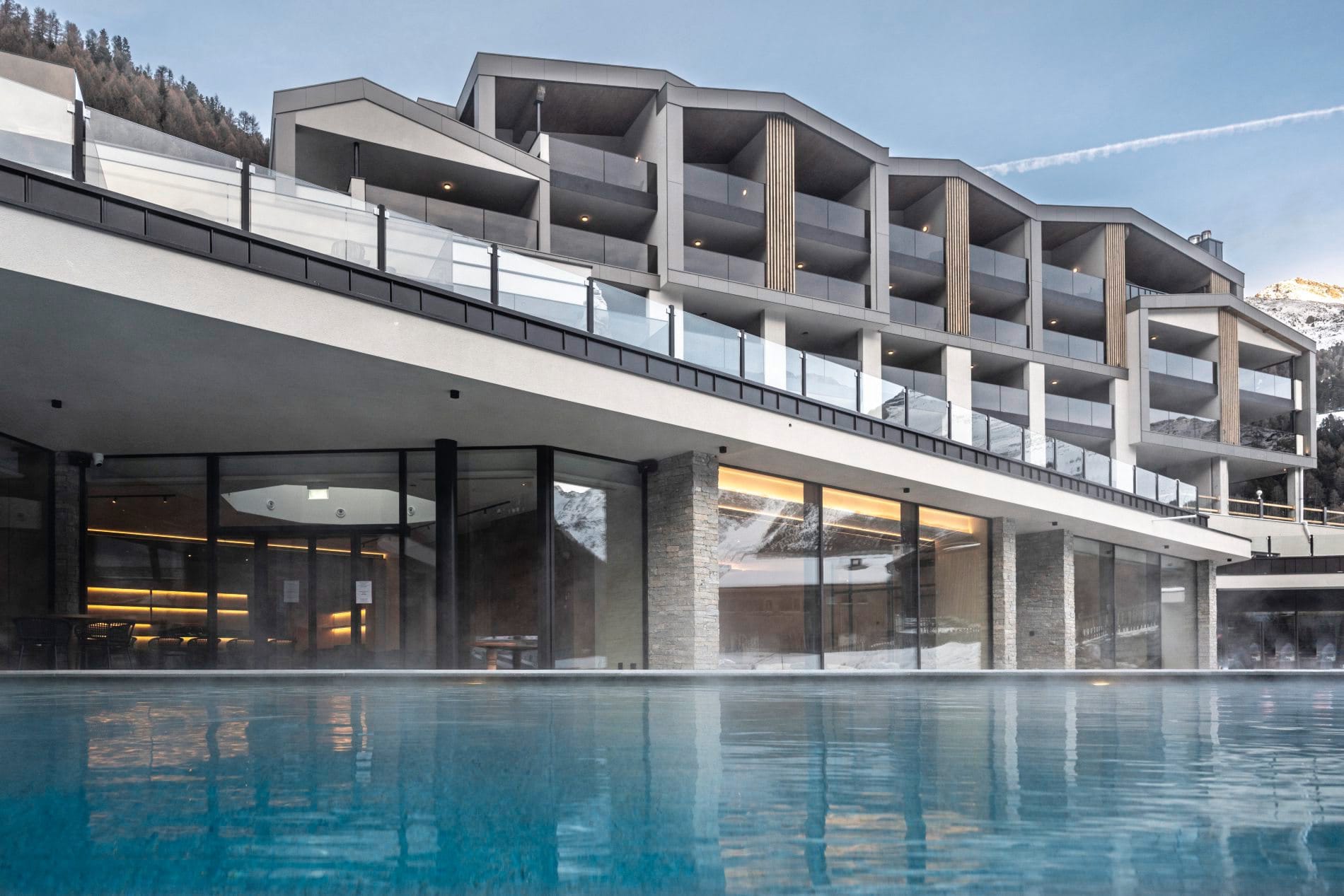 Markante Fassade: Nach Modernisierungsmaßnahmen empfängt das Hotel Die Post ab sofort wieder Gäste.