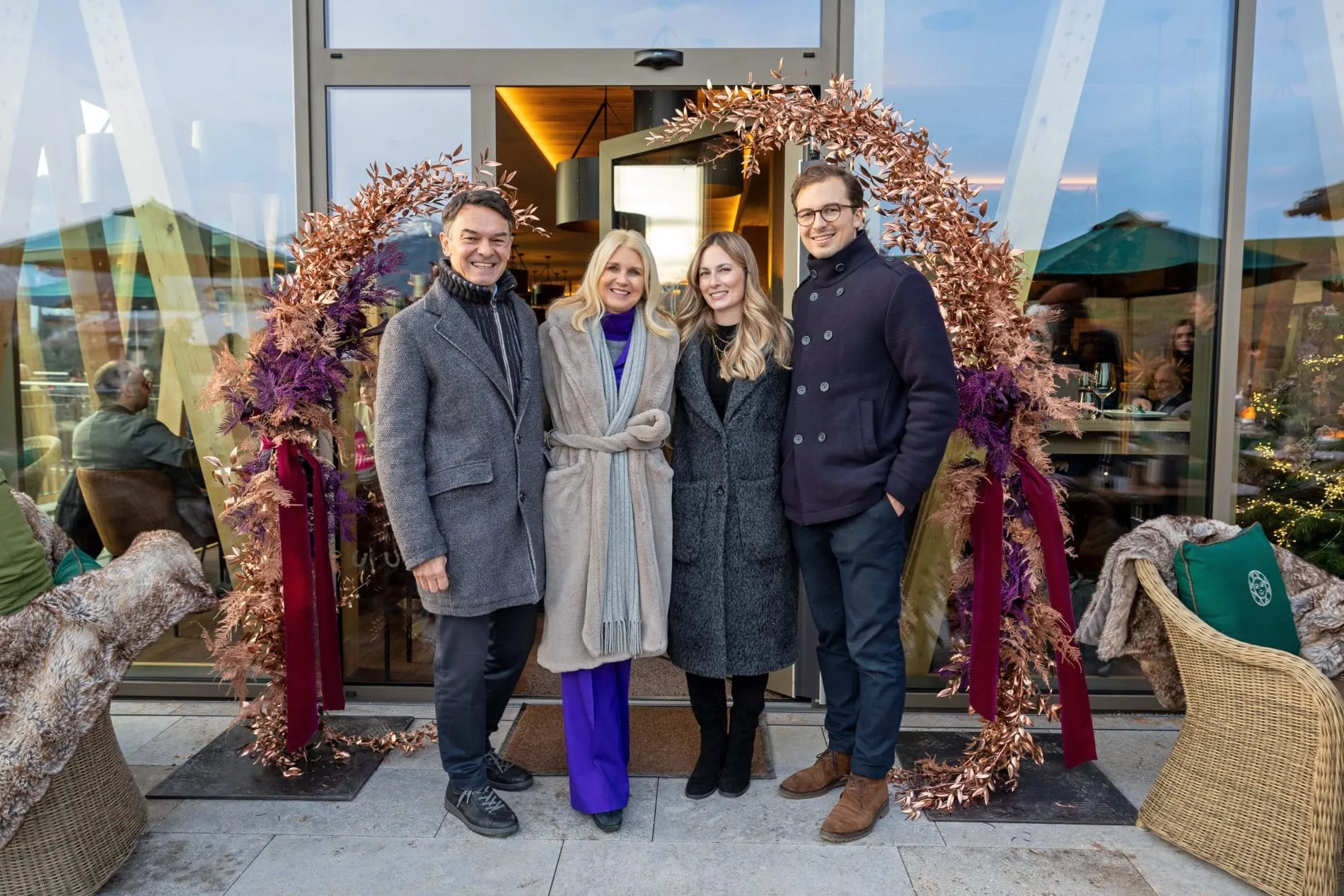 Erste Einblicke ins neue Hofgut des Sonnenalp Resorts: Generationenprojekt von (von links) Michael und Anna-Maria Fäßler, Isabelle Ahegger und Jakob Fäßler.