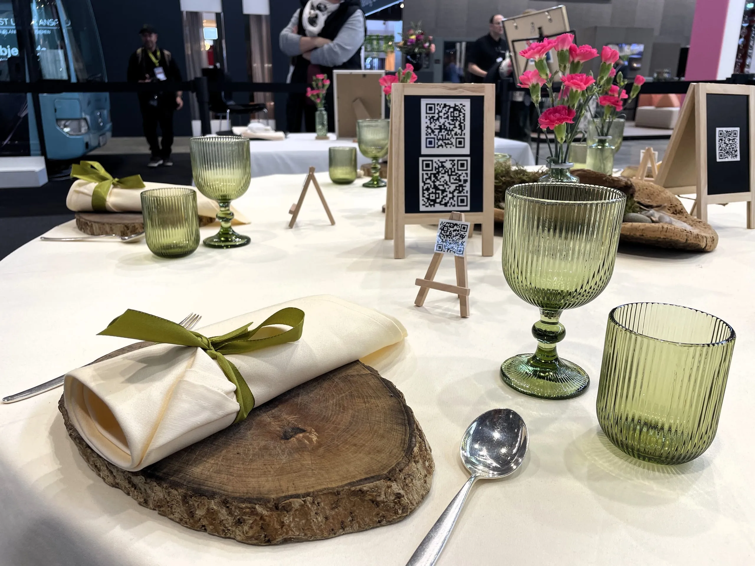 Die Tischinszenierung der Landesberufsschule für Hotel- und Gaststättengewerbe, Tettnang, dreht sich um ...