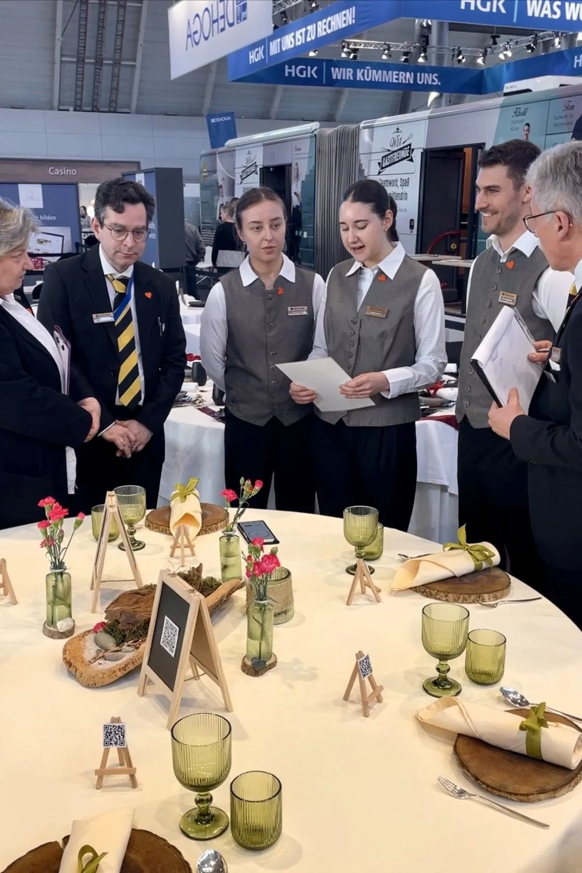 Das Team der Landesberufsschule für Hotel- und Gaststättengewerbe, Tettnang, bei der Jury-Präsentation.