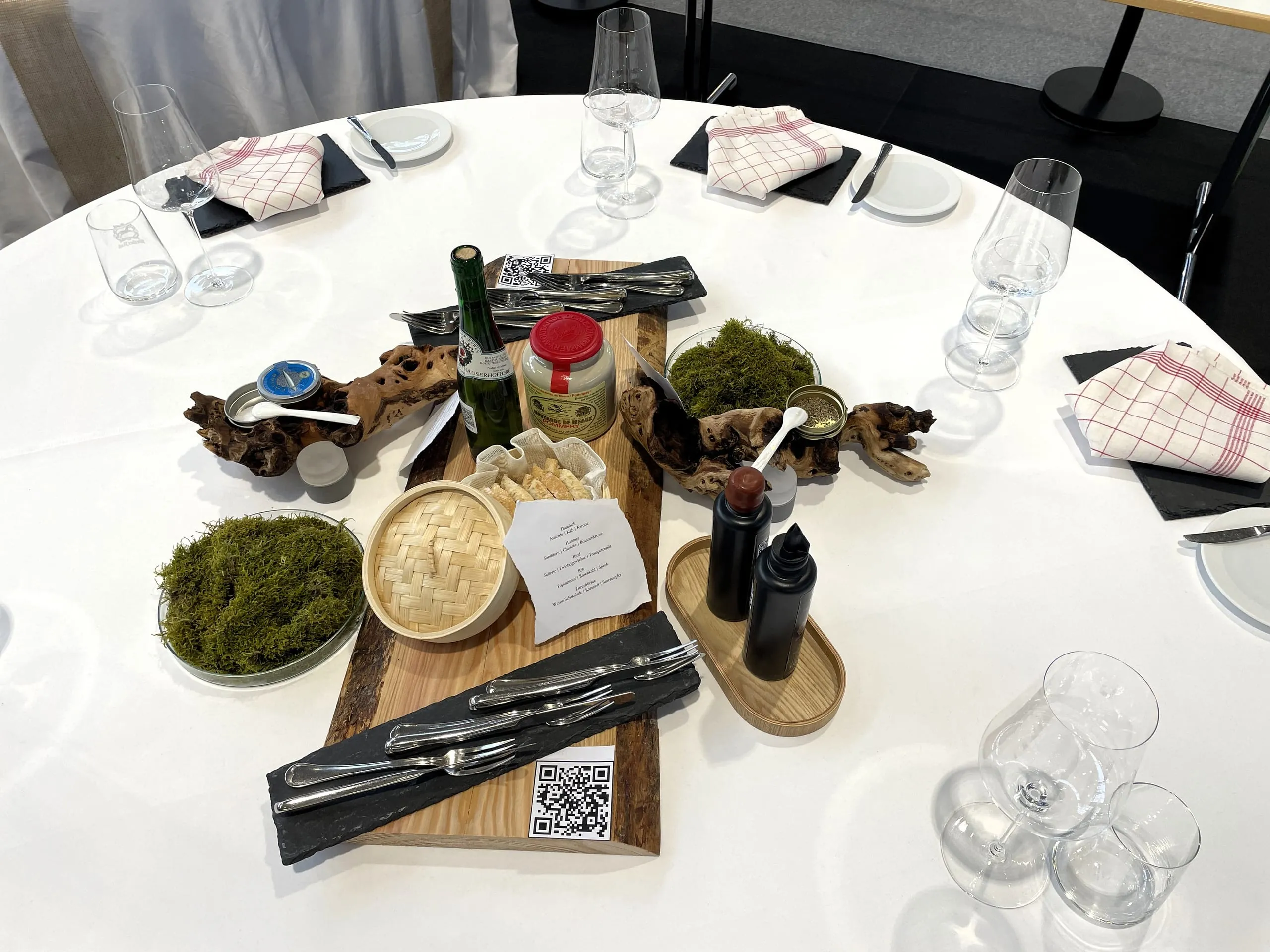 ... vom Selbstbewusstsein zur Leere lebt. "Weniger Dekoration, mehr Bedeutung", so Scimia.