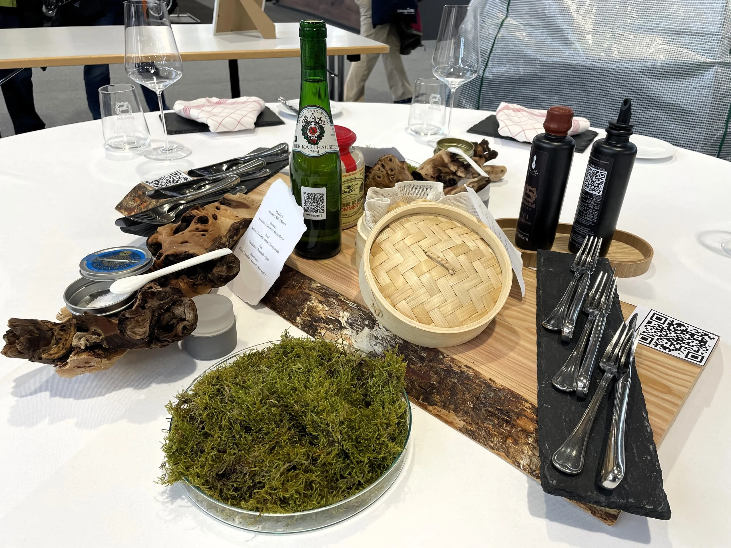 "Circle Flow – stillgelebte Nachhaltigkeit" war das Motto des Tischs von Luca Scimia (Berufliche Schule B3, Nürnberg), dessen Konzept ...