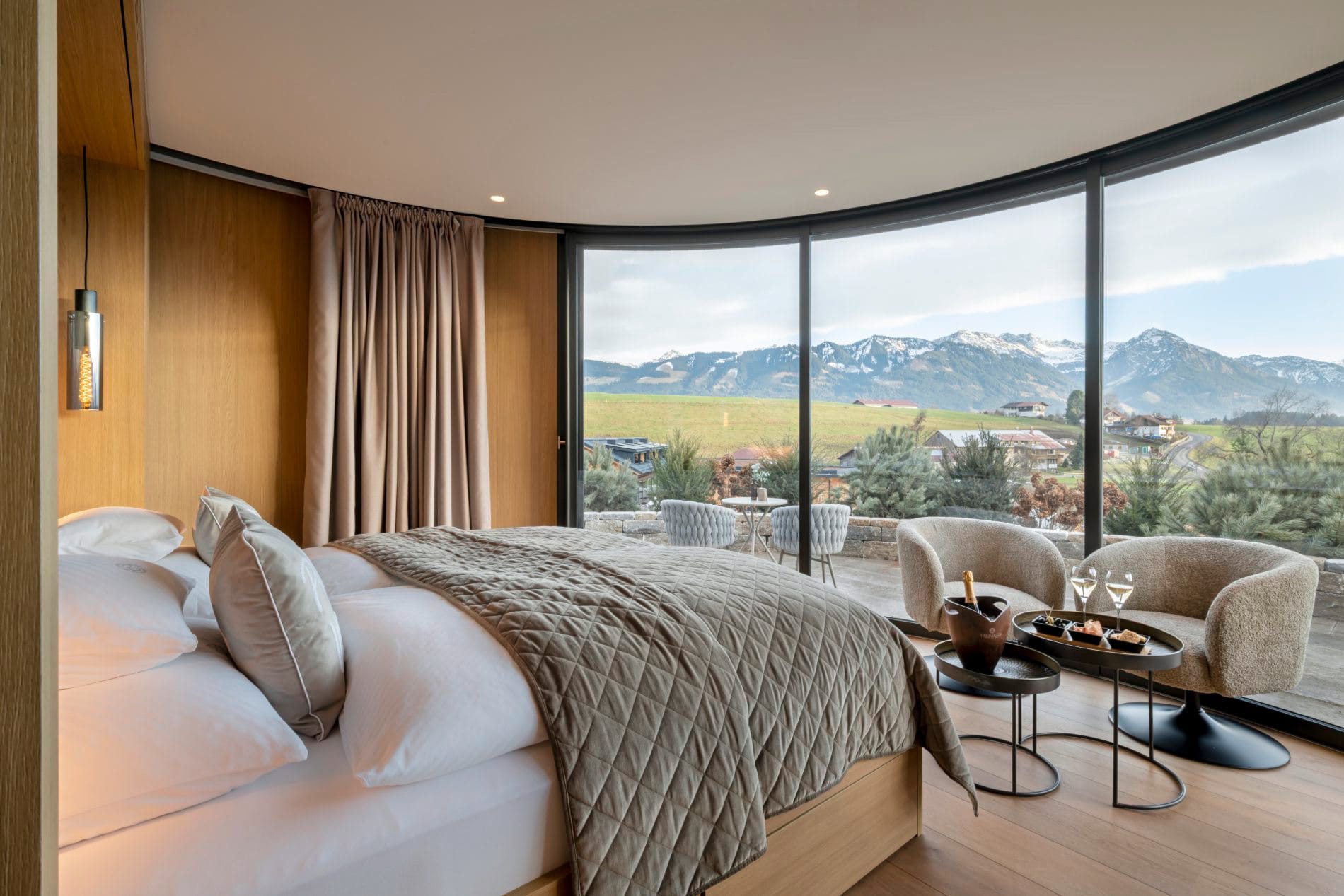 Erste Einblicke ins neue Hofgut des Sonnenalp Resorts: Natur-Lodge deluxe.