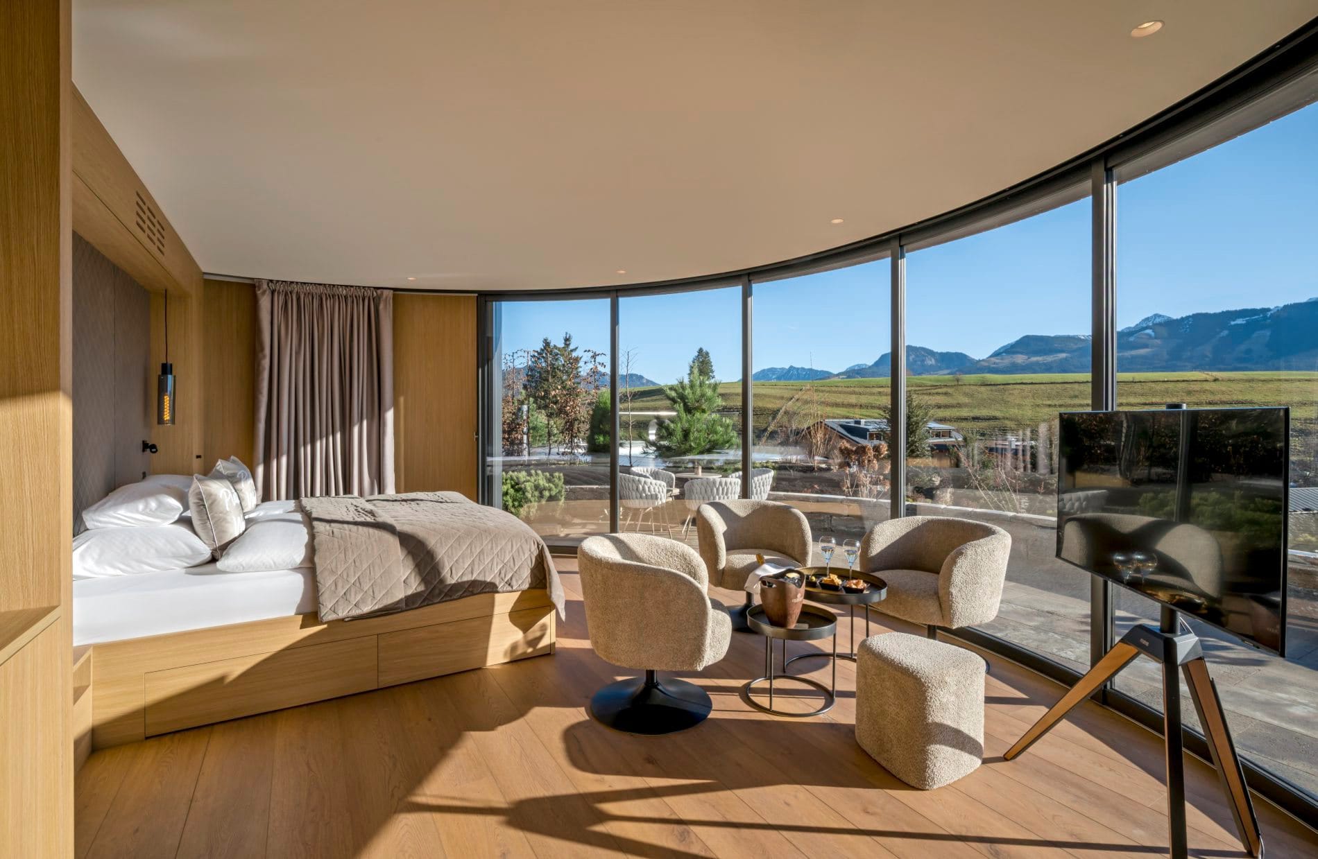 Erste Einblicke ins neue Hofgut des Sonnenalp Resorts: Natur-Lodges Premium.