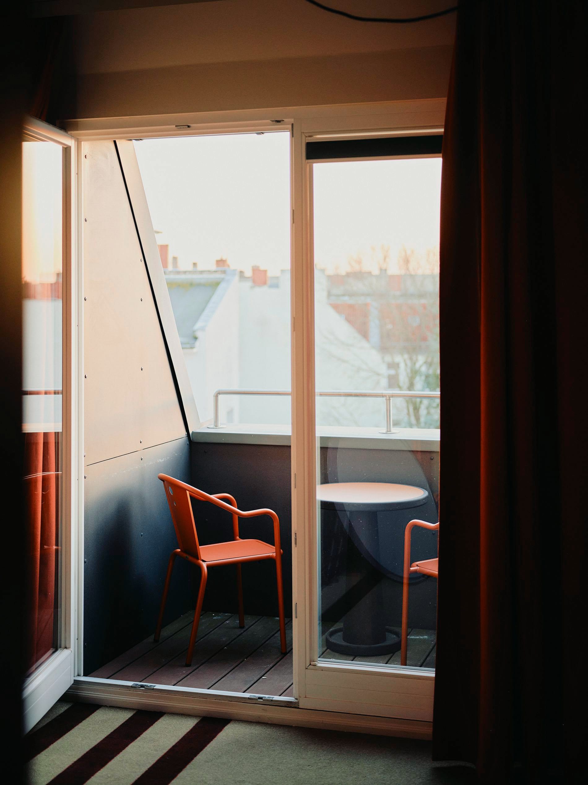 Die Balkonzimmer bieten einen privaten Außenbereich mit Blick über die Dächer Charlottenburgs.