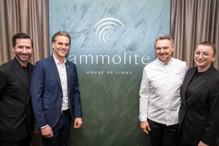 Das F&uuml;hrungsteam: (von links) Sommelier Sascha Schmidt, Europa-Park-Chef Thomas Mack, K&uuml;chenchef Peter Hagen-Wiest und und Restaurantleiterin Lisa-Marie Schmidt.