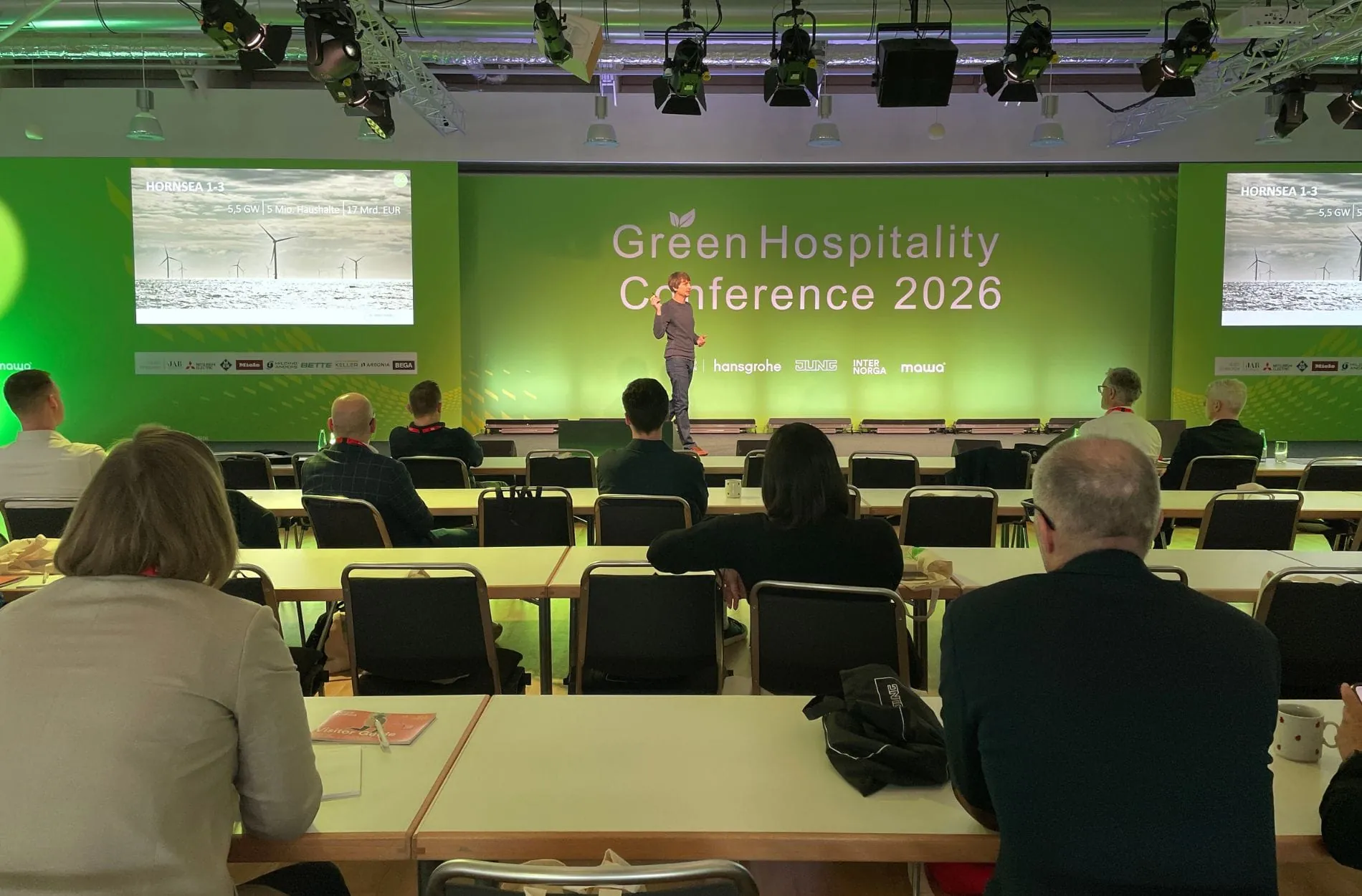 Wissenschaftler Daniel Scherz eröffnete die Green Hospitality Conference mit einem klaren Appell: Nachhaltiges Bauen jetzt umsetzen – „wir haben alles, was wir brauchen“.