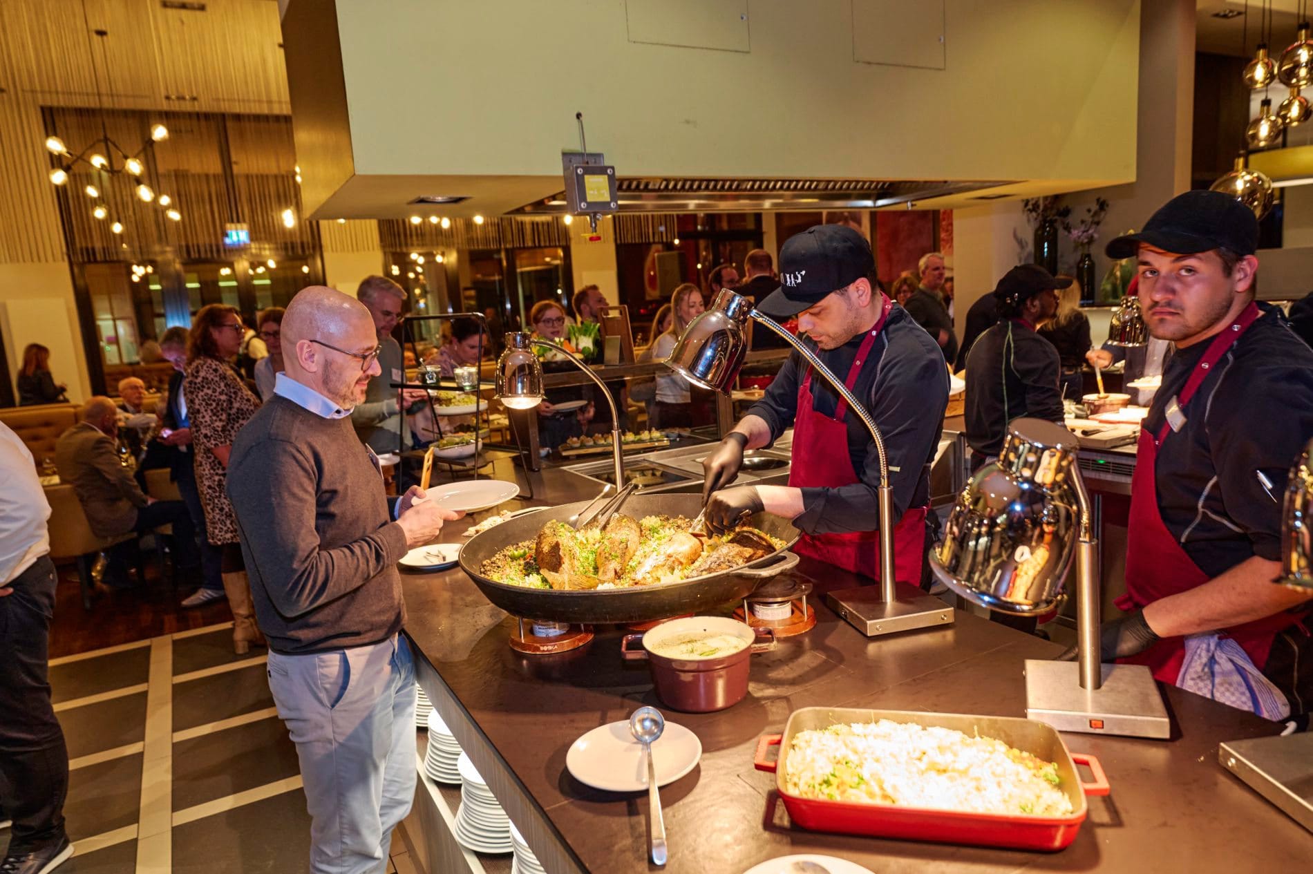 Branchentreff in der bayerischen Landeshauptstadt: Get-together am Vorabend der HDV-Frühjahrstagung im Leonadro Hotel Royal München.
