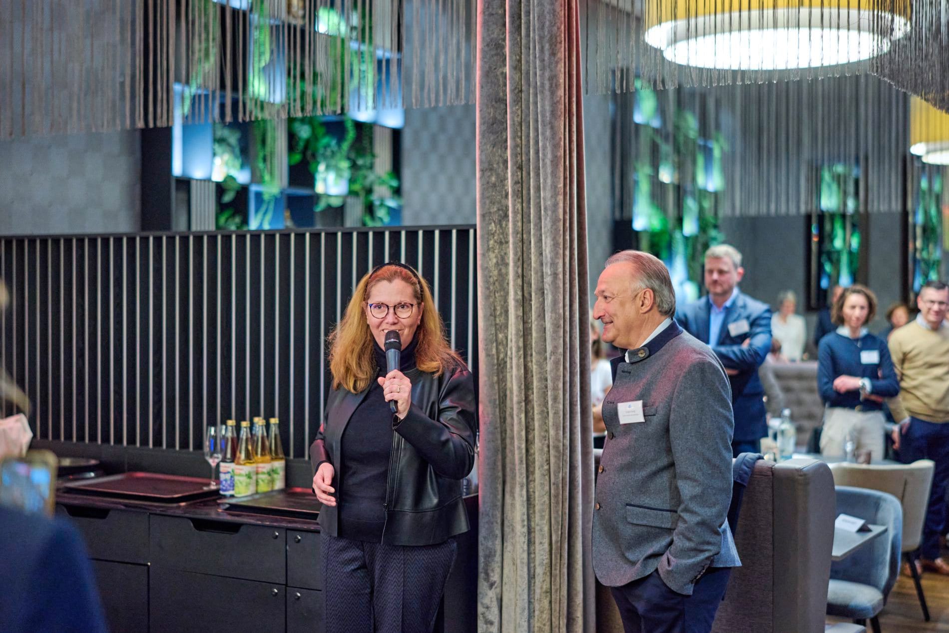 Branchentreff in der bayerischen Landeshauptstadt: Get-together am Vorabend der HDV-Frühjahrstagung im Leonadro Hotel Royal München.