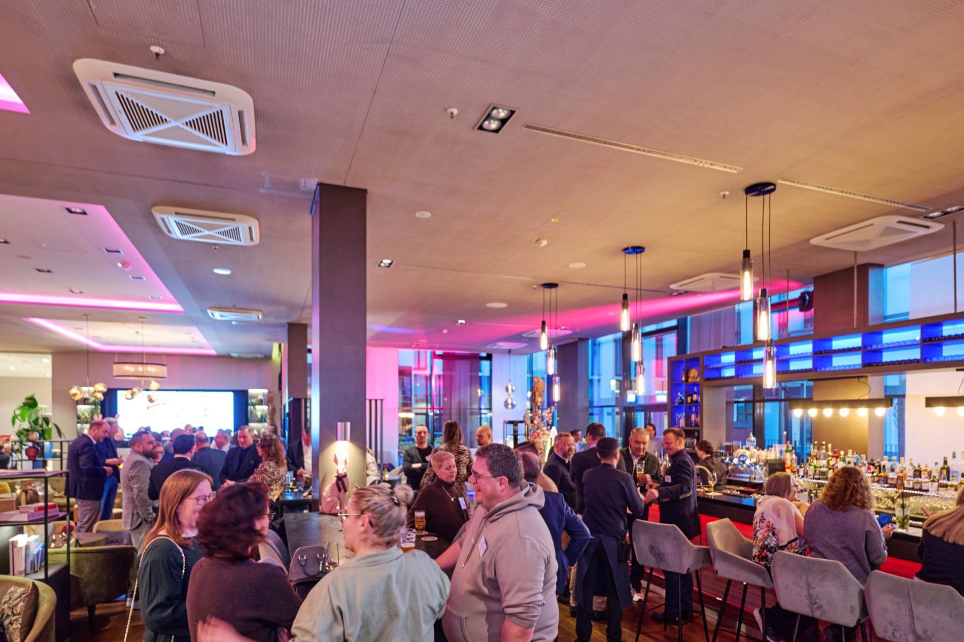 Branchentreff in der bayerischen Landeshauptstadt: Get-together am Vorabend der HDV-Frühjahrstagung im Leonadro Hotel Royal München.